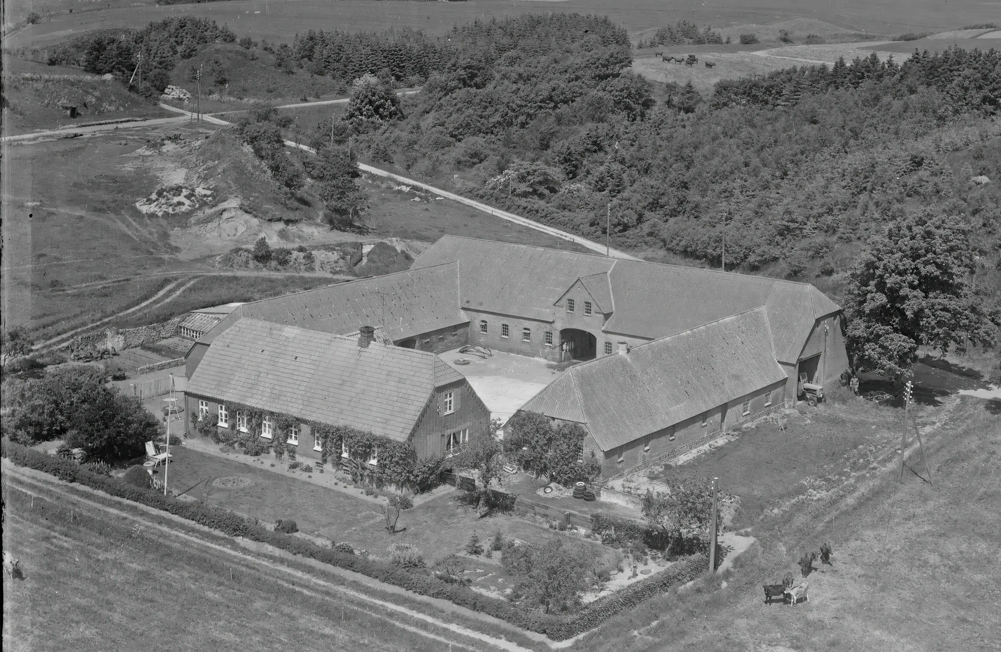 Billede af Fårdal Trinbræt (uofficielt) - året efter banens nedlæggelse. Billede af Fårdal Trinbræt (uofficielt) - året efter banens nedlæggelse.