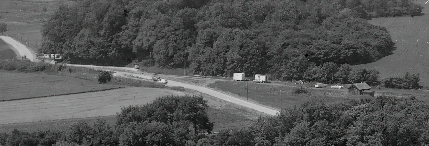 Billede af Viskum Trinbræt med Sidespor - her et år efter banens nedlæggelse. Billede af Viskum Trinbræt med Sidespor - her et år efter banens nedlæggelse.