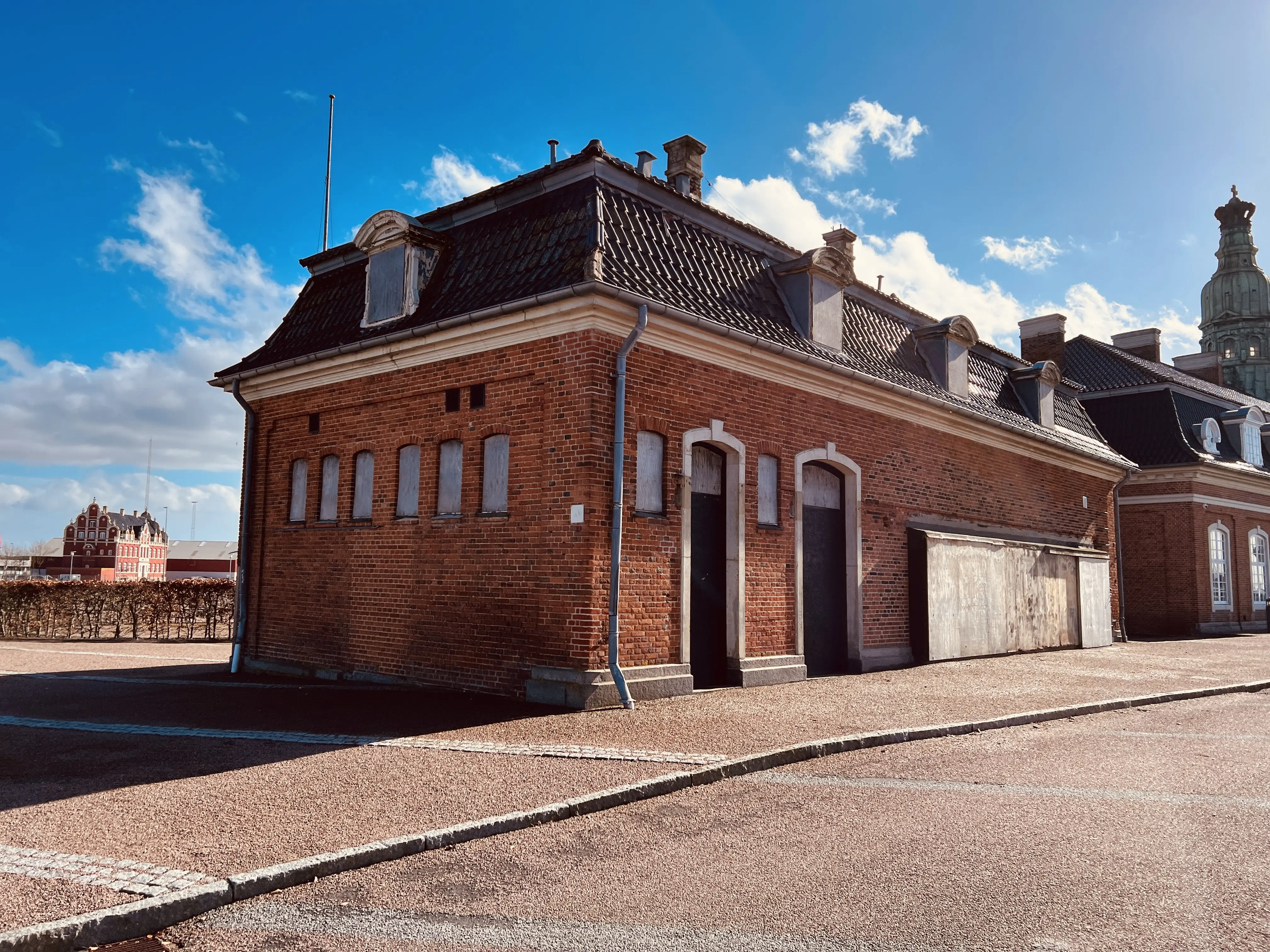 Billede af Korsør Stations varehus. Billede af Korsør Stations varehus.