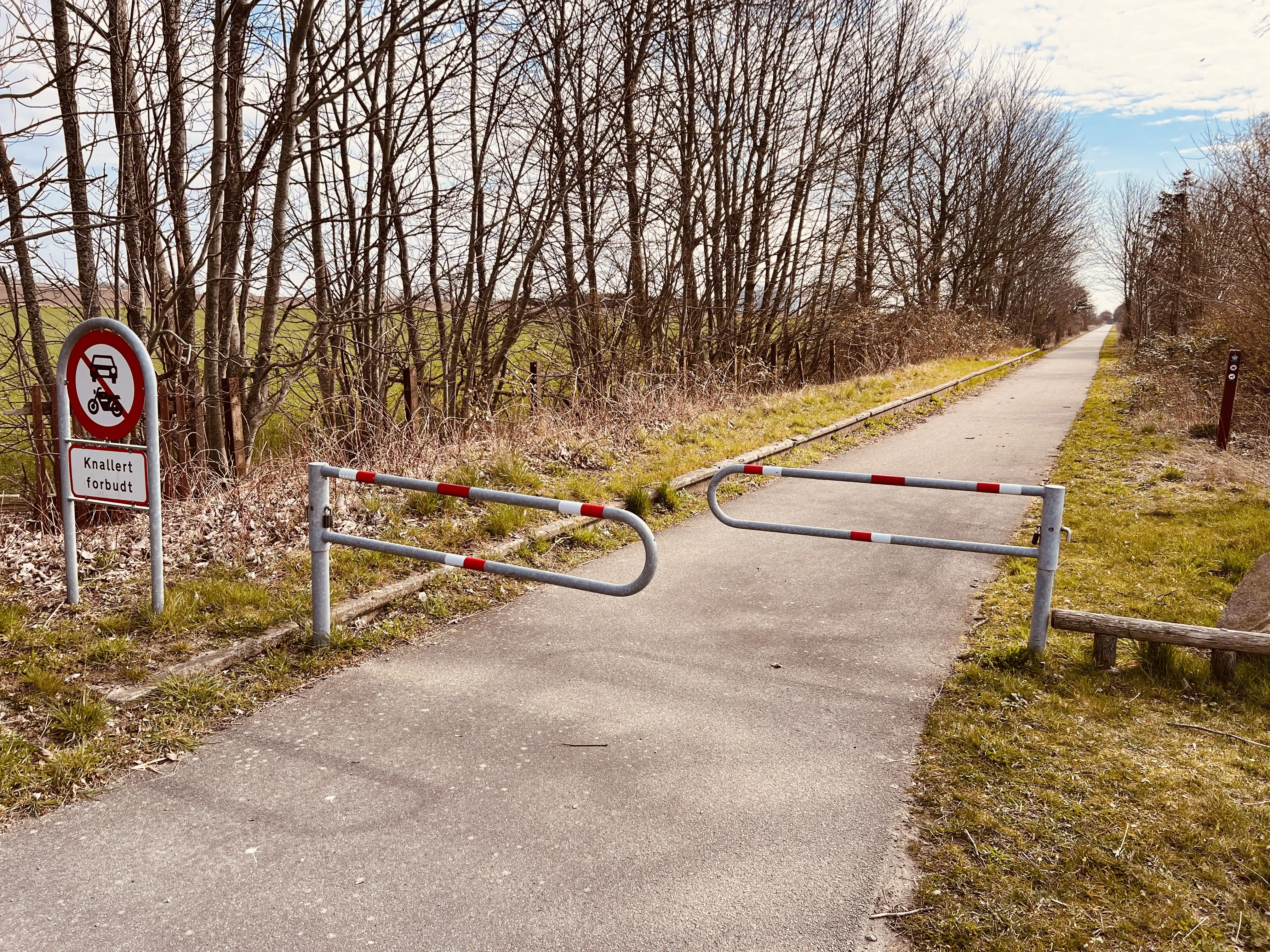 Billede af Holsteinborg Trinbræt - Trinbræt er nedrevet, men Holsteinborg Trinbræt har ligget her. Billede af Holsteinborg Trinbræt - Trinbræt er nedrevet, men Holsteinborg Trinbræt har ligget her.