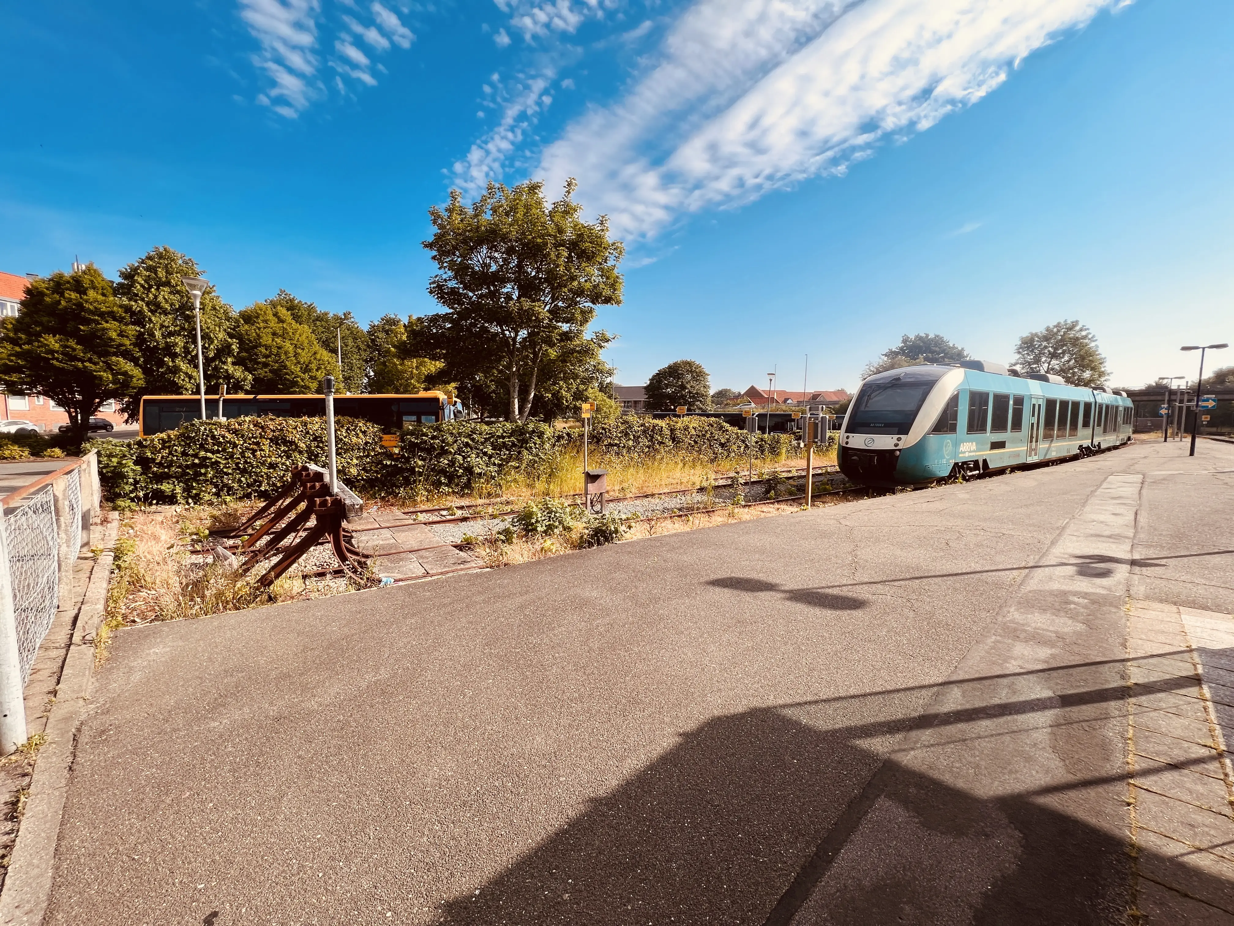 Billede af tog ud for Varde Station. Billede af tog ud for Varde Station.
