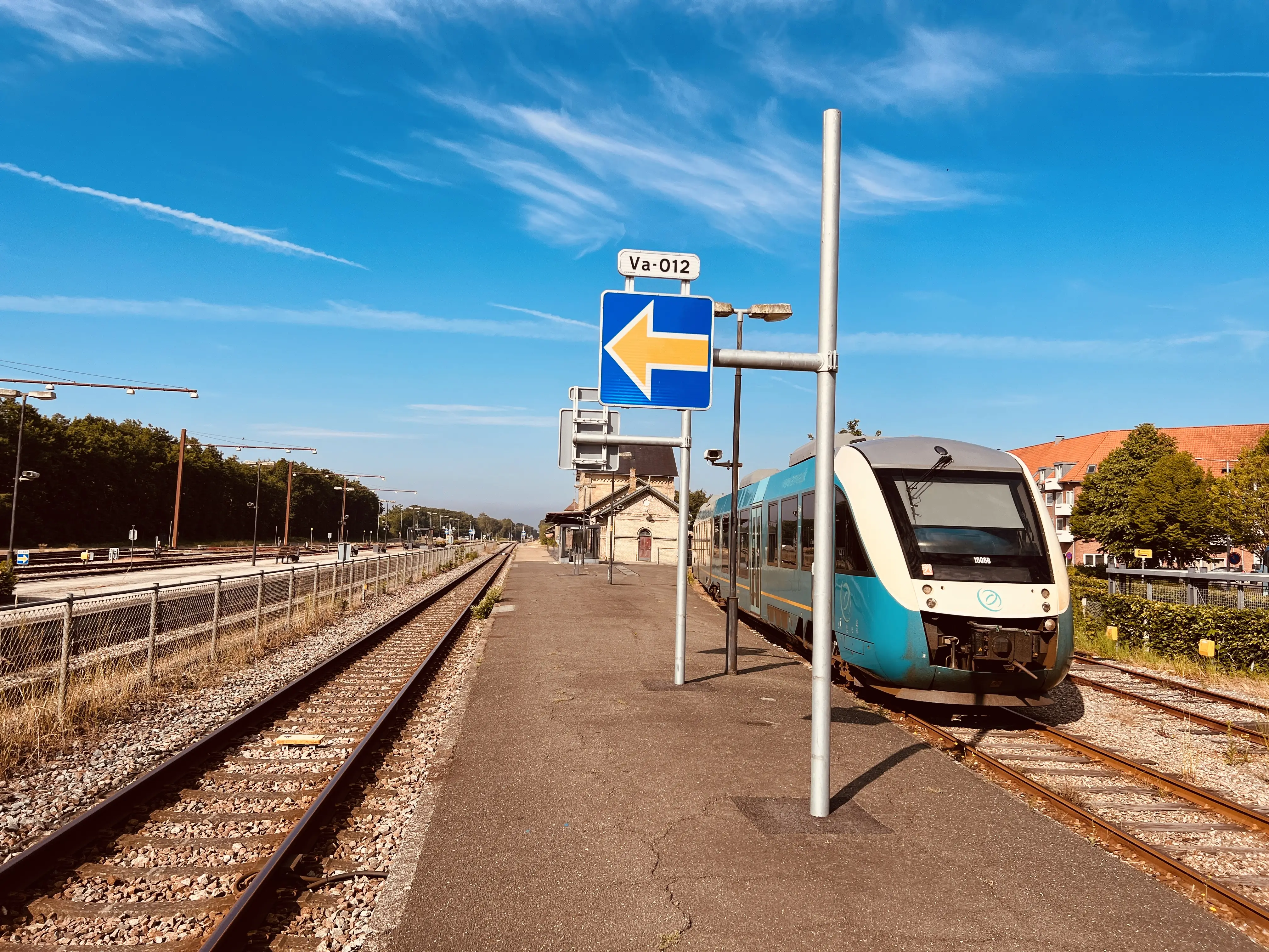 Billede af tog ud for Varde Station. Billede af tog ud for Varde Station.