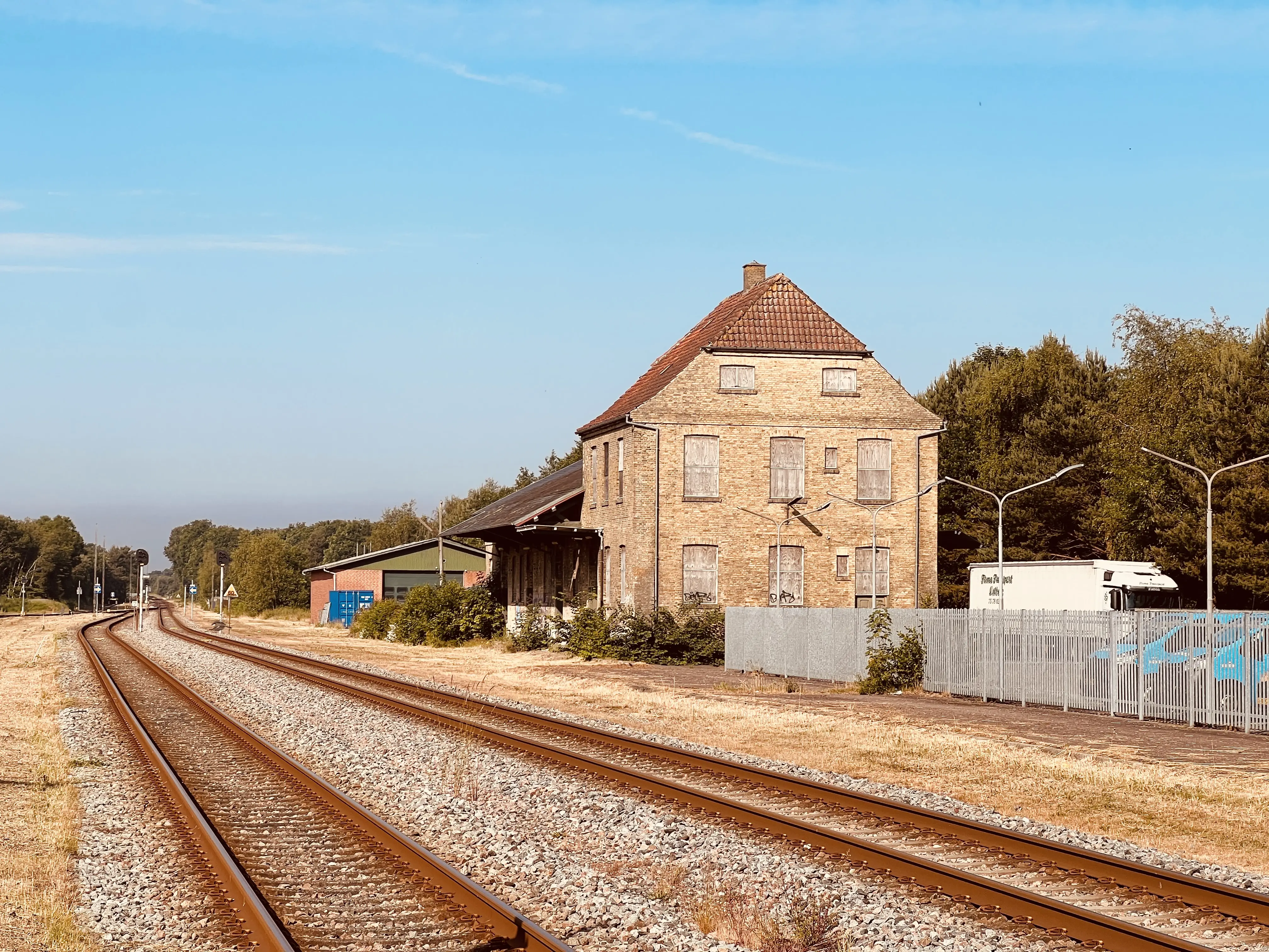 Billede af Varde Stations varehus. Billede af Varde Stations varehus.