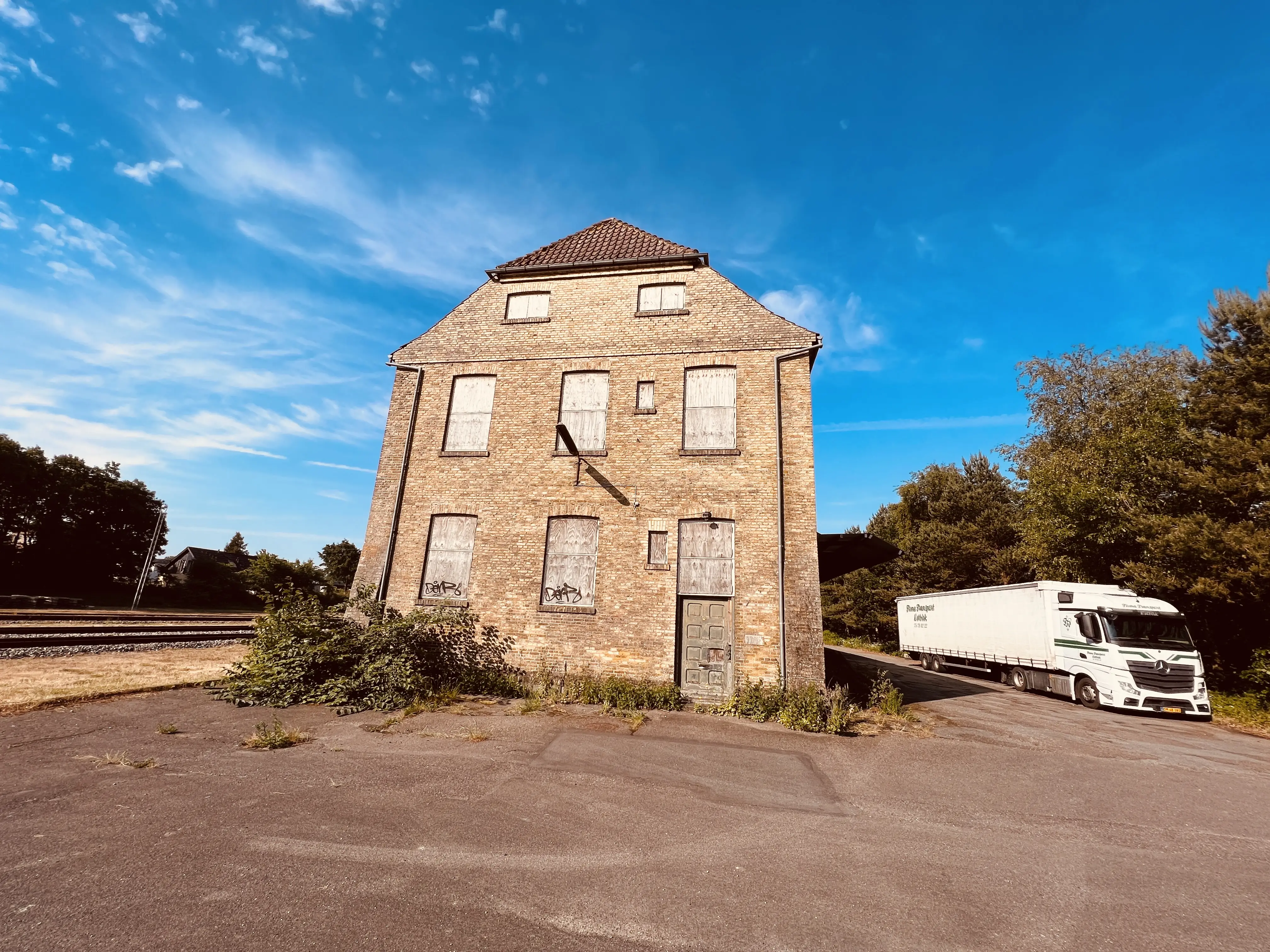 Billede af Varde Stations varehus. Billede af Varde Stations varehus.