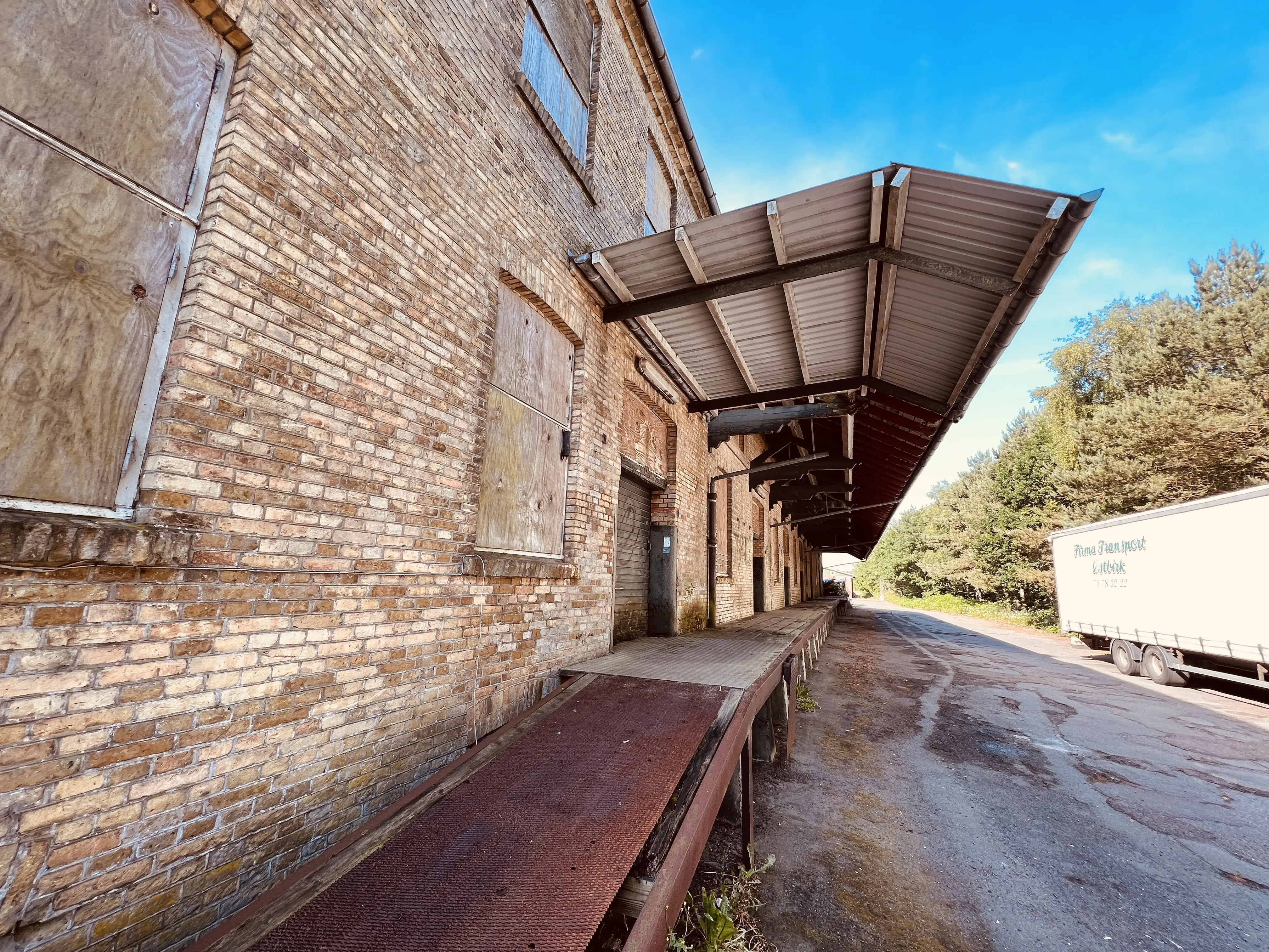 Billede af Varde Stations varehus. Billede af Varde Stations varehus.