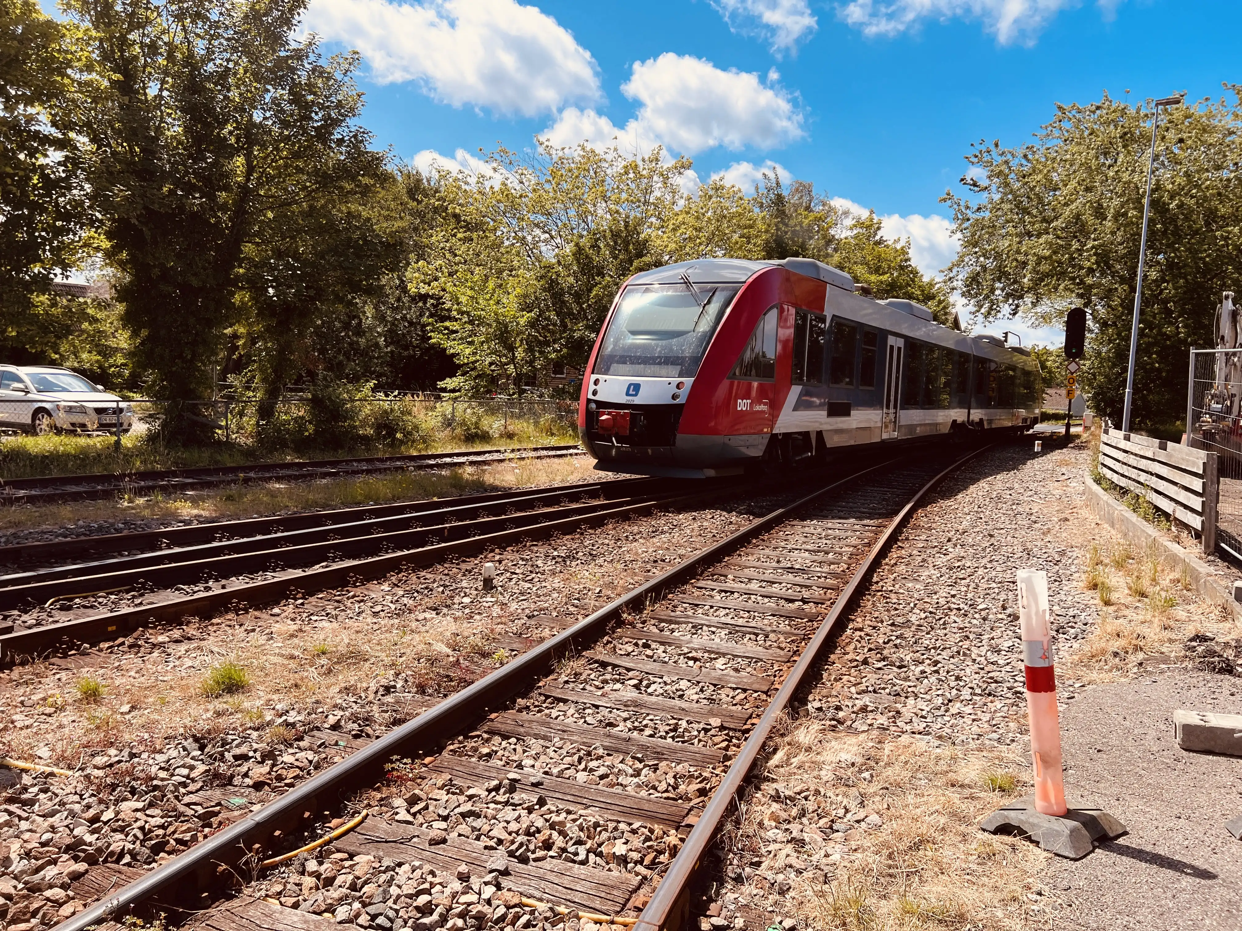 Billede af Lint 41 (serie 2) - LT 2029-2129 ud for Nykøbing Sjælland Station. Billede af Lint 41 (serie 2) - LT 2029-2129 ud for Nykøbing Sjælland Station.