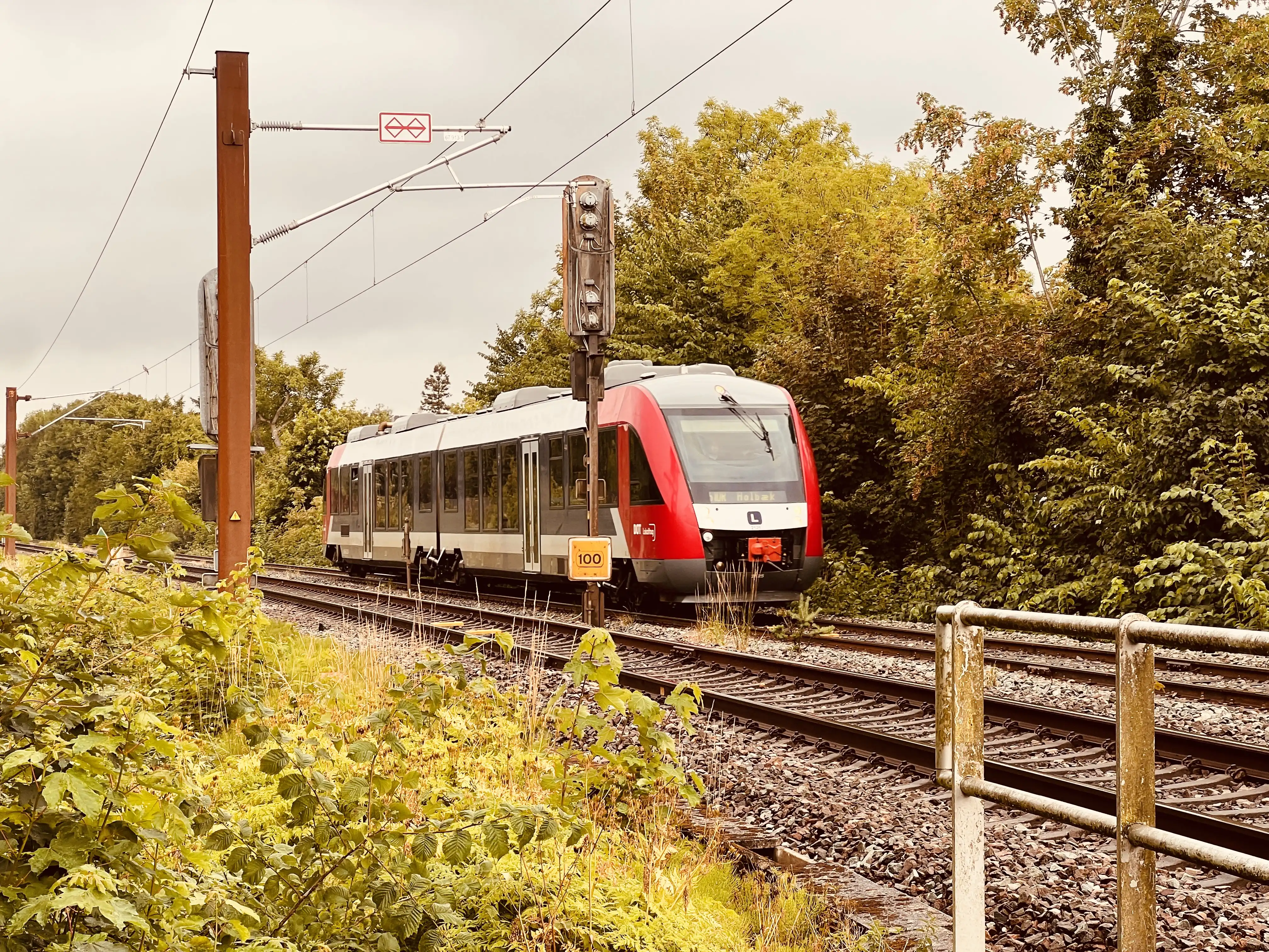 Billede af tog ud for det nedlagte Strandparken Trinbræt (uofficielt). Billede af tog ud for det nedlagte Strandparken Trinbræt (uofficielt).
