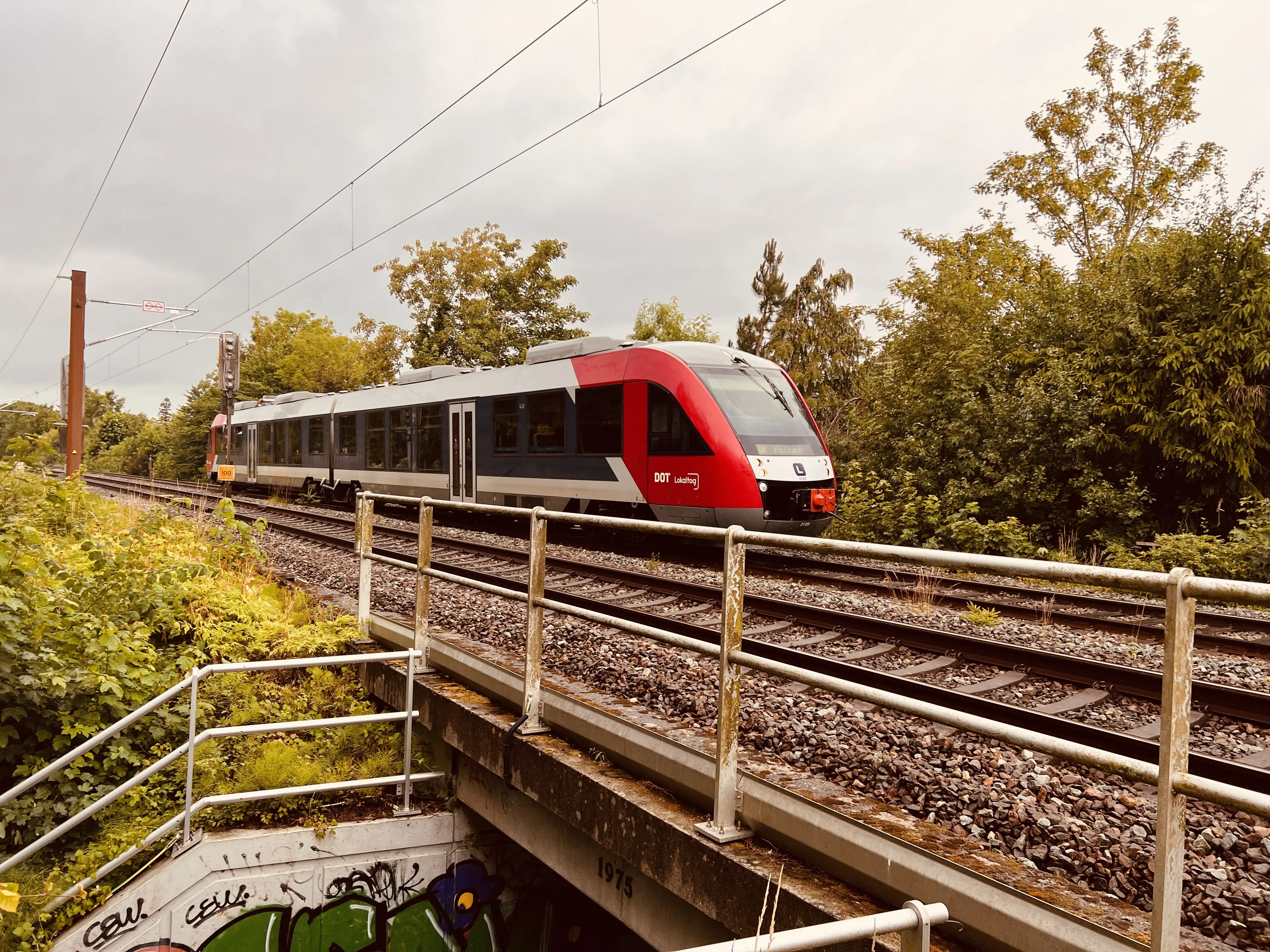 Billede af tog ud for det nedlagte Strandparken Trinbræt (uofficielt). Billede af tog ud for det nedlagte Strandparken Trinbræt (uofficielt).
