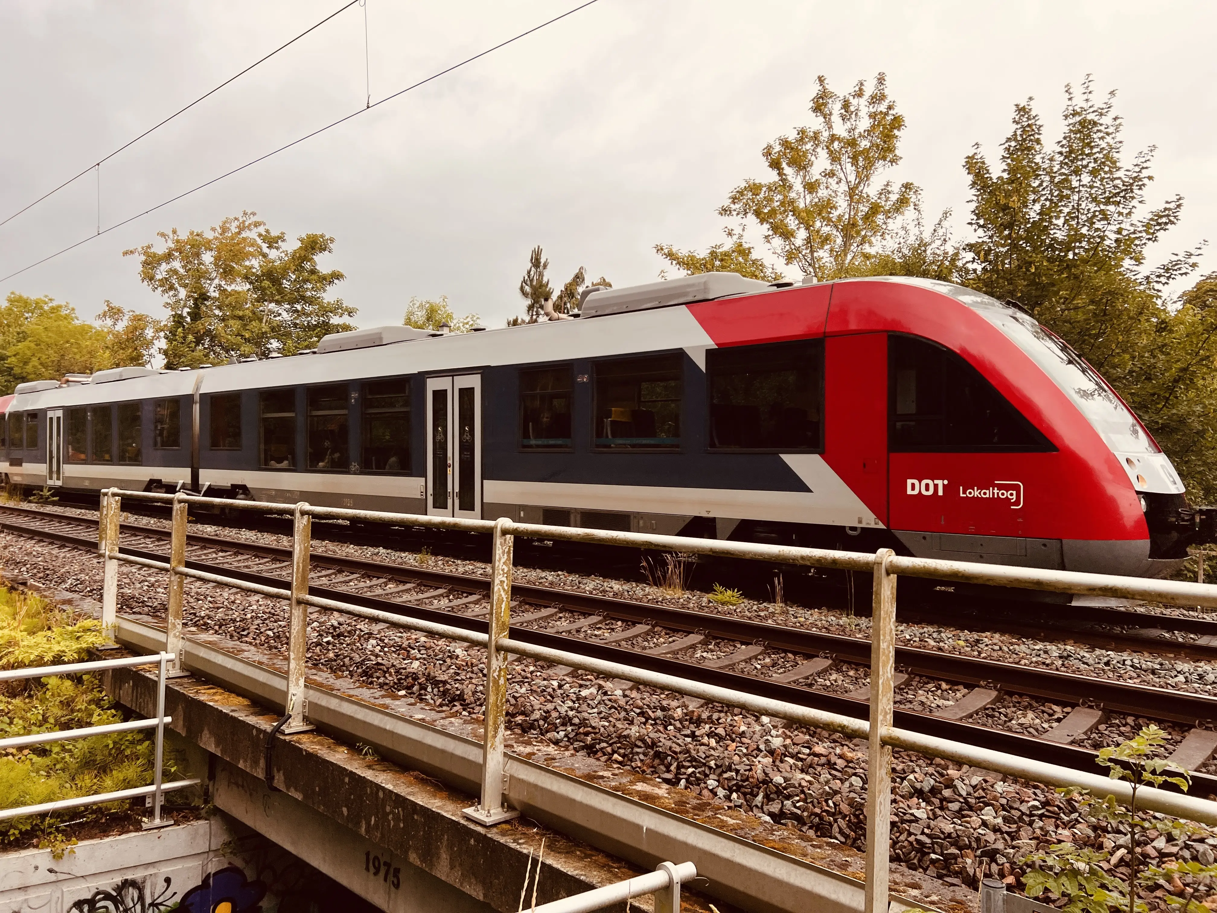 Billede af tog ud for det nedlagte Strandparken Trinbræt (uofficielt). Billede af tog ud for det nedlagte Strandparken Trinbræt (uofficielt).