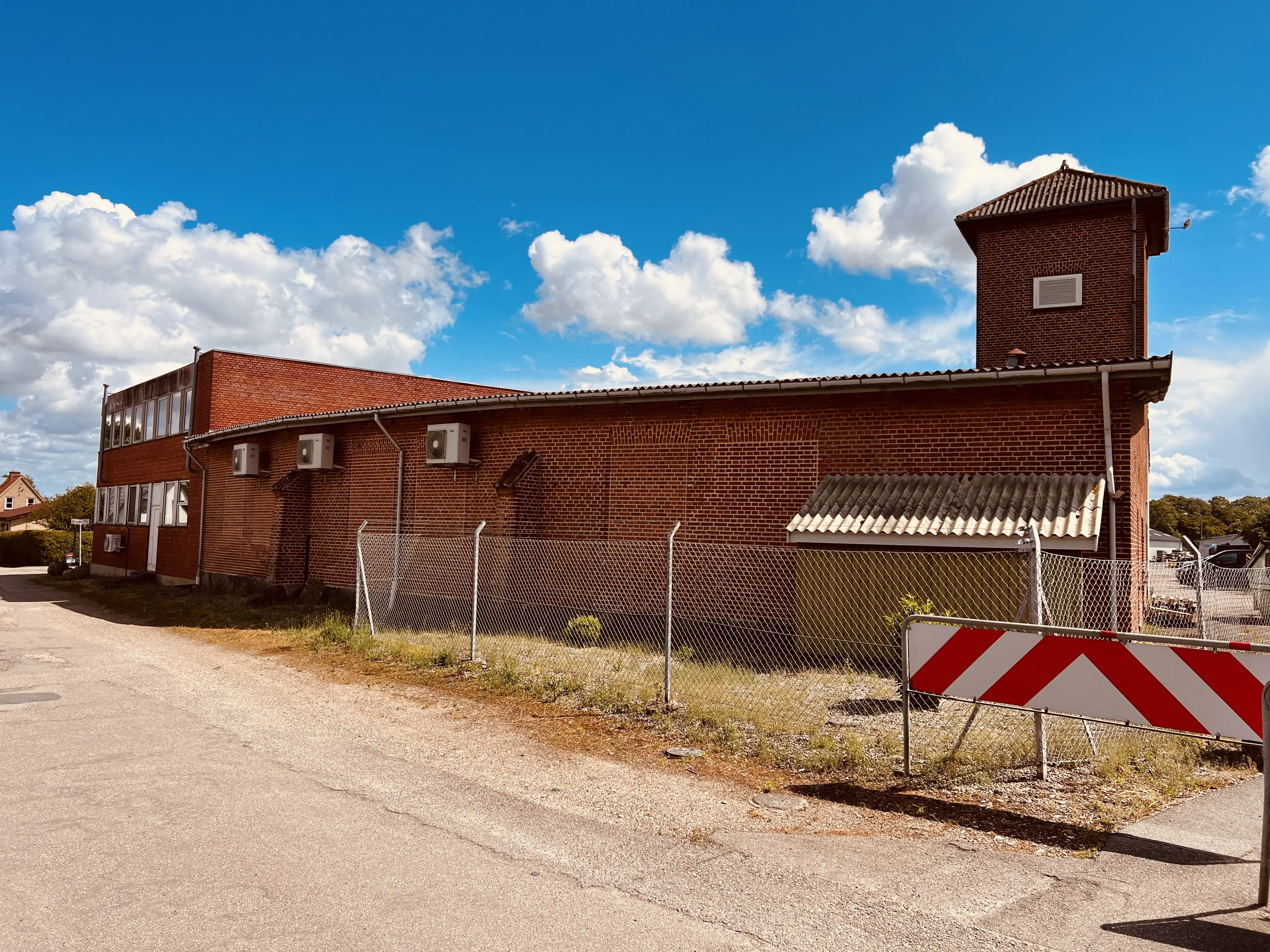 Billede af Hørve-Værslev banens remise ved Hørve Station. Billede af Hørve-Værslev banens remise ved Hørve Station.