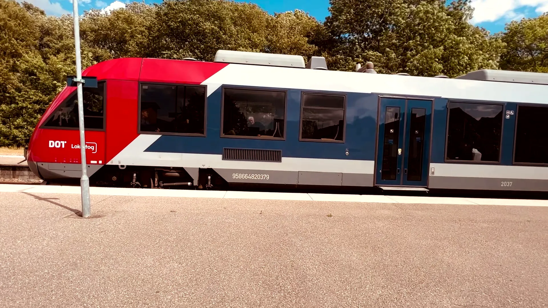 Billede af tog ud for Hørve Station. Billede af tog ud for Hørve Station.