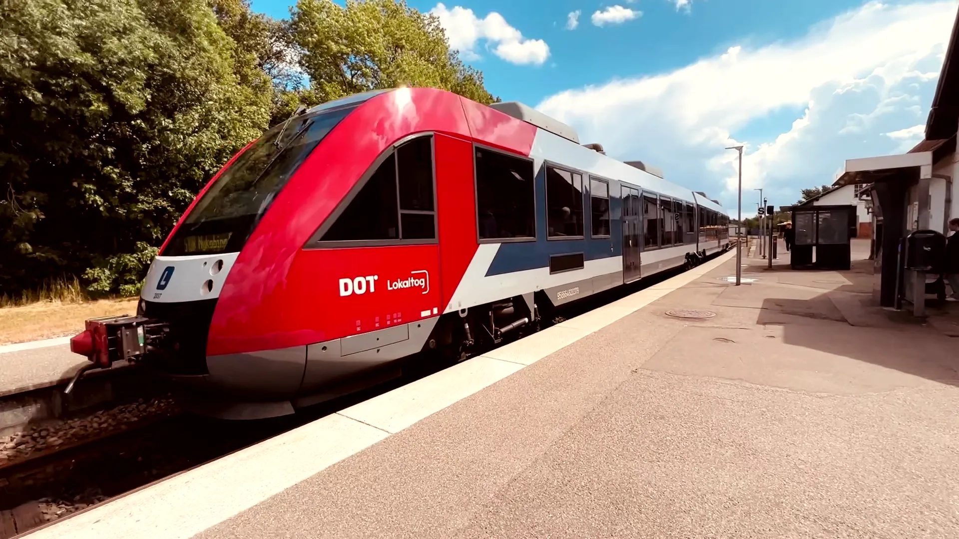 Billede af tog ud for Hørve Station. Billede af tog ud for Hørve Station.