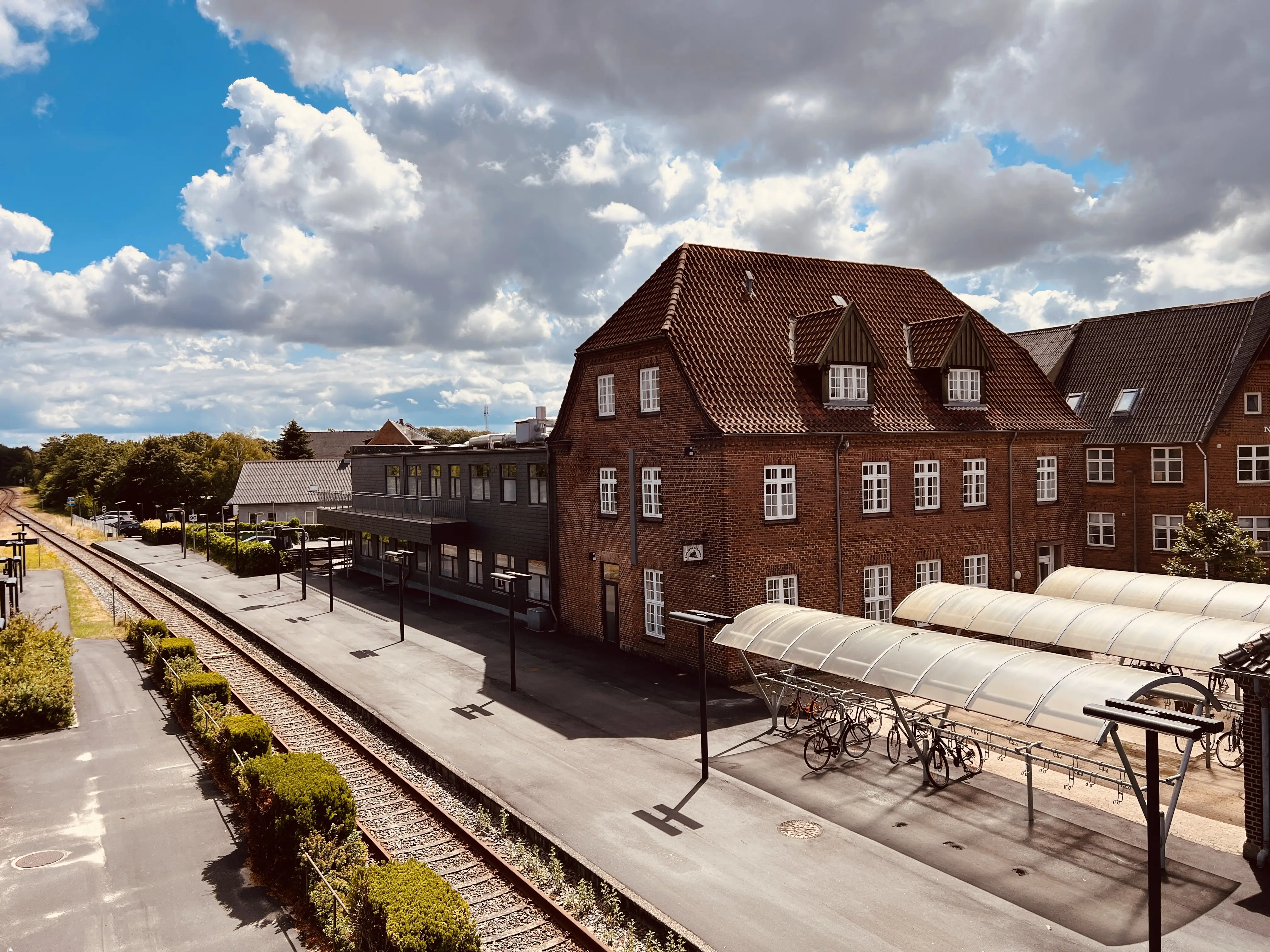 Billede af posthuset ved Brande Station. Billede af posthuset ved Brande Station.