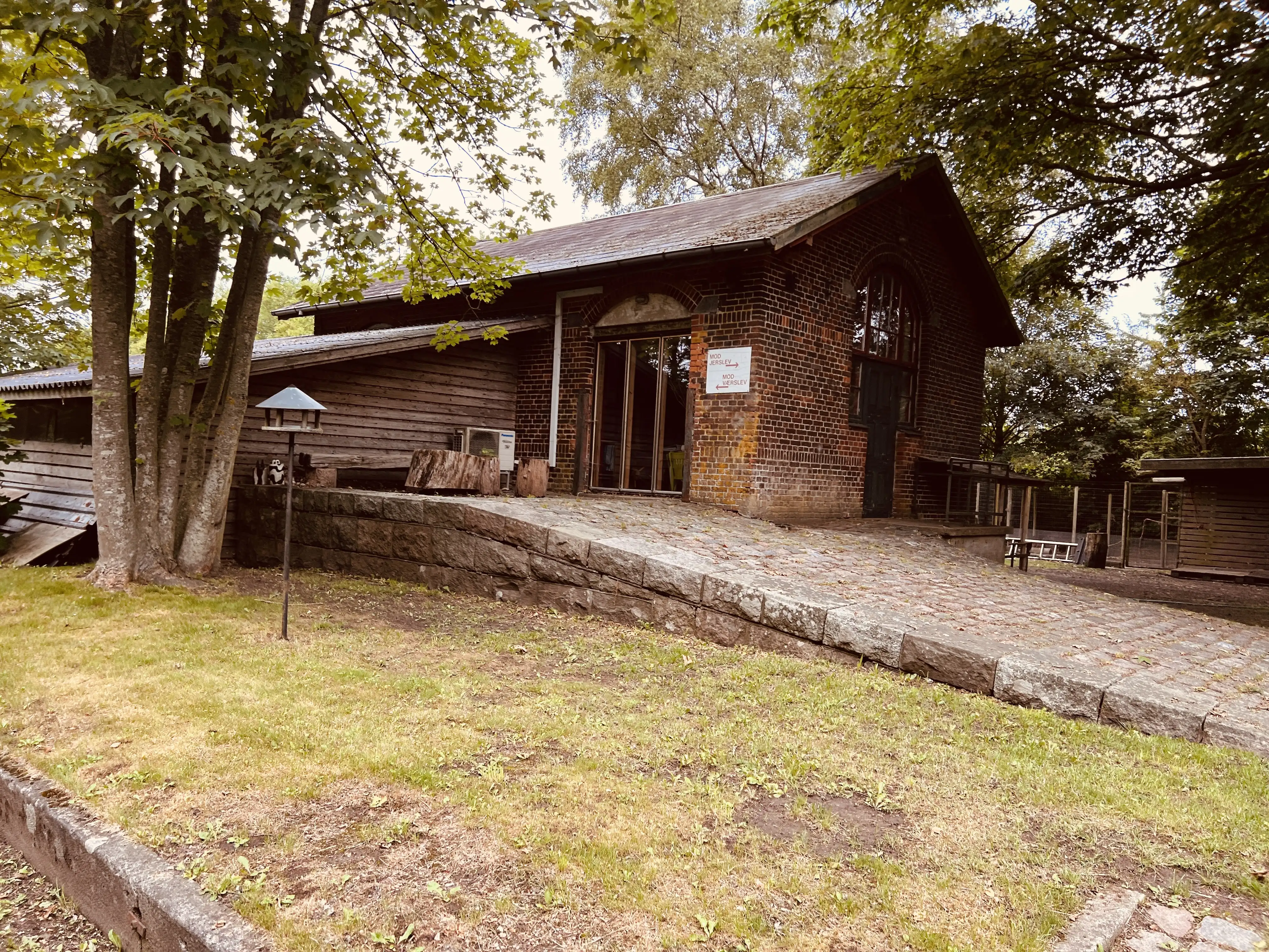 Billede af Forsinge Stations varehus.