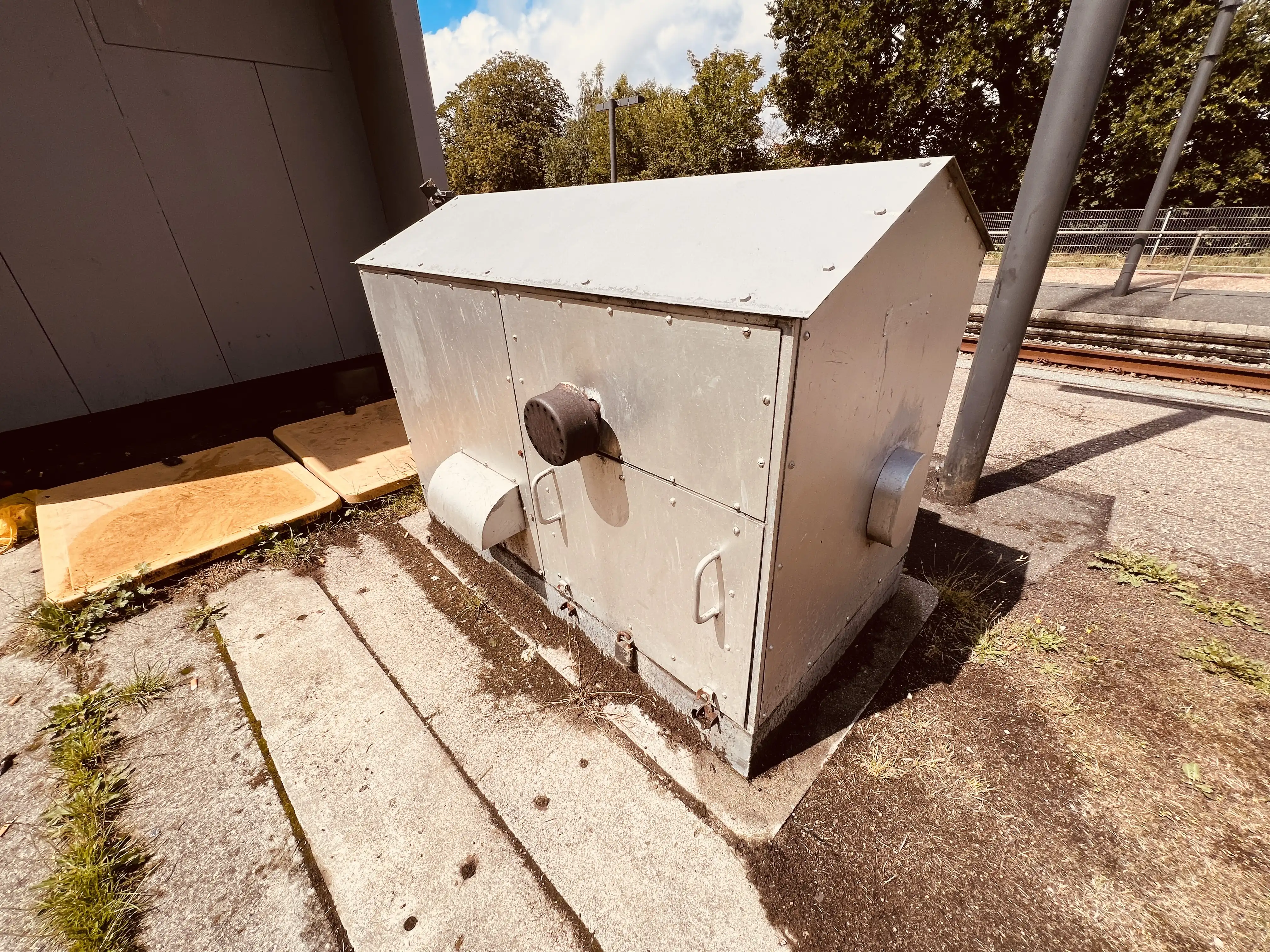 Billede af Pedershaab nødgenerator ved Mørkøv Station. Billede af Pedershaab nødgenerator ved Mørkøv Station.