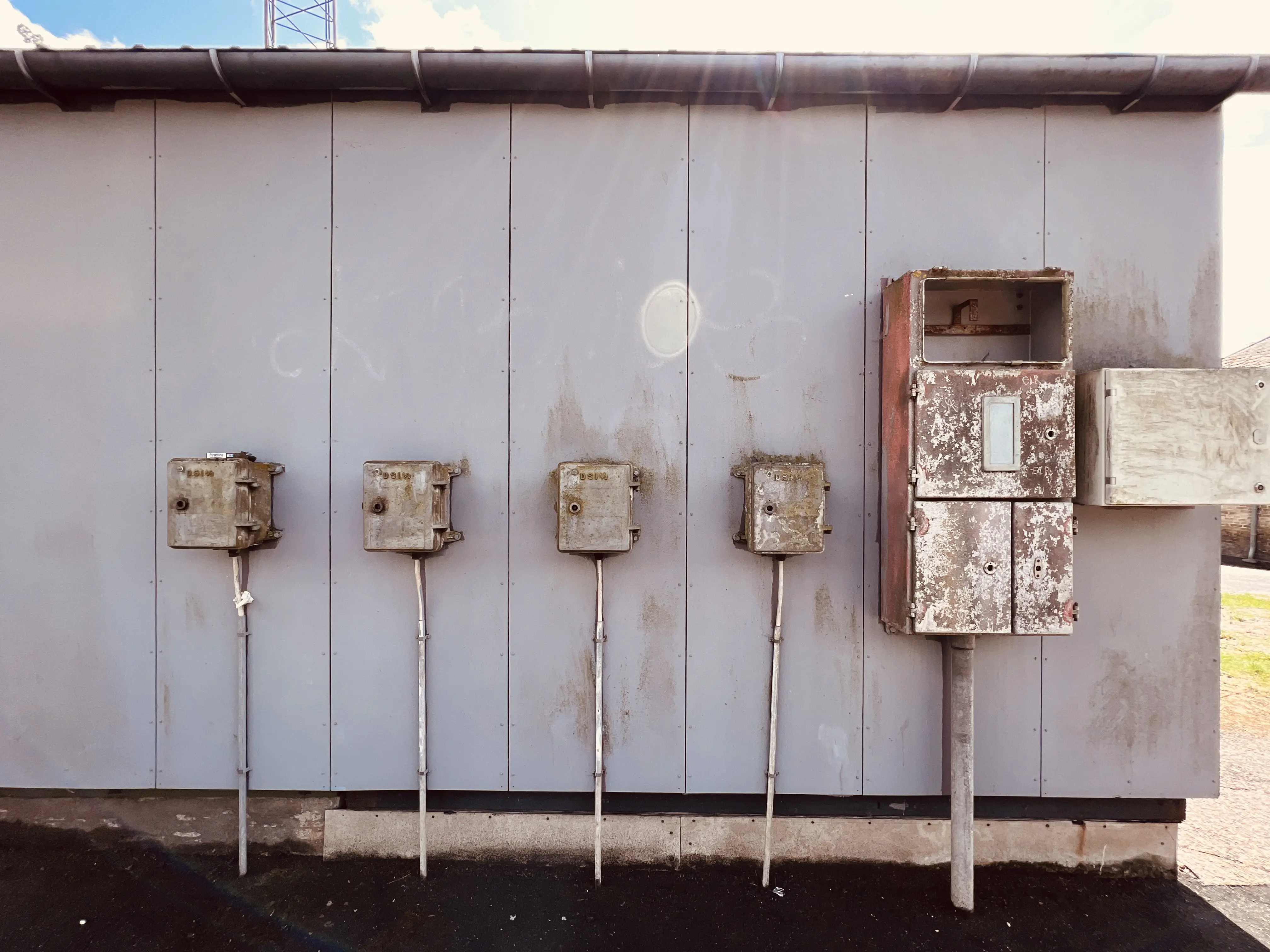 Billede af gammel installation ved Mørkøv Station. Billede af gammel installation ved Mørkøv Station.