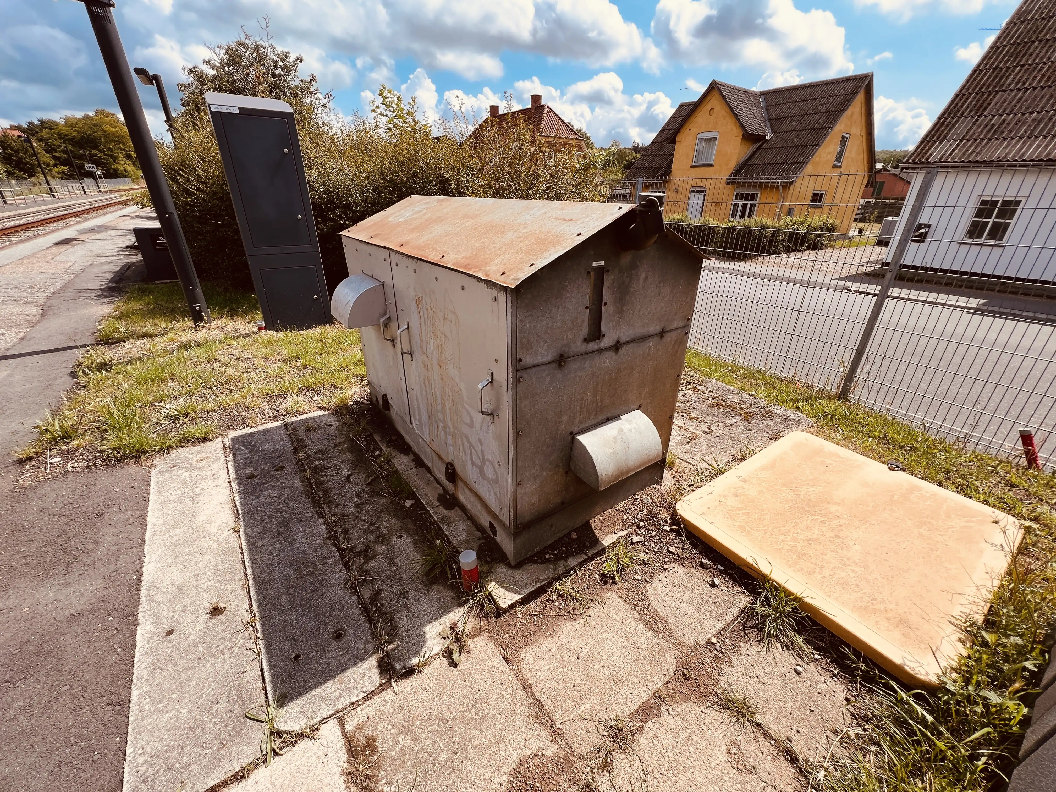 Billede af Pedershaab nødgeneratoren ved Svebølle Trinbræt.