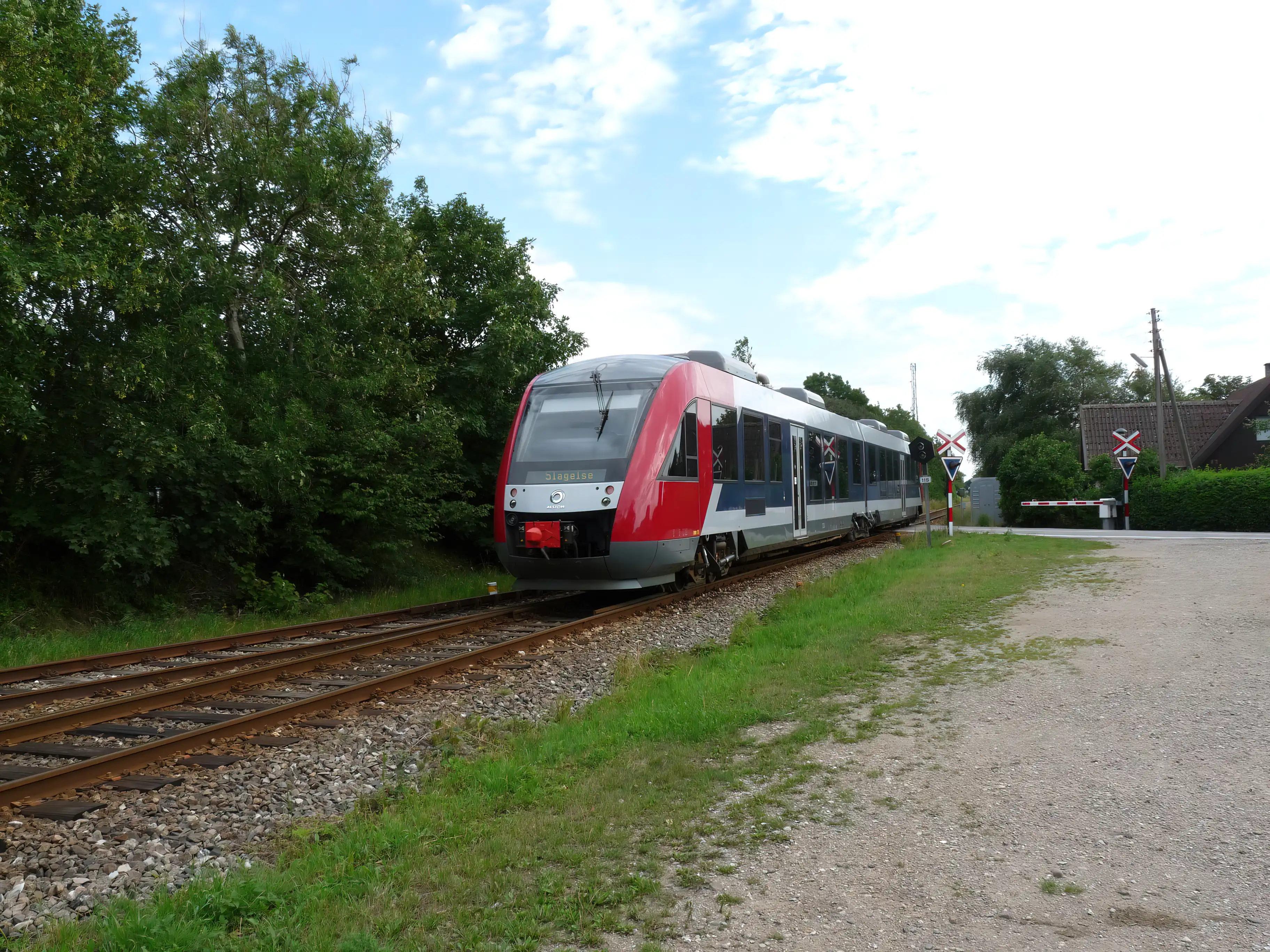 Billede af RTOG 2024-2124, tidligere VL 2024-2124 fotograferet ud for Havrebjerg Station. Billede af RTOG 2024-2124, tidligere VL 2024-2124 fotograferet ud for Havrebjerg Station.