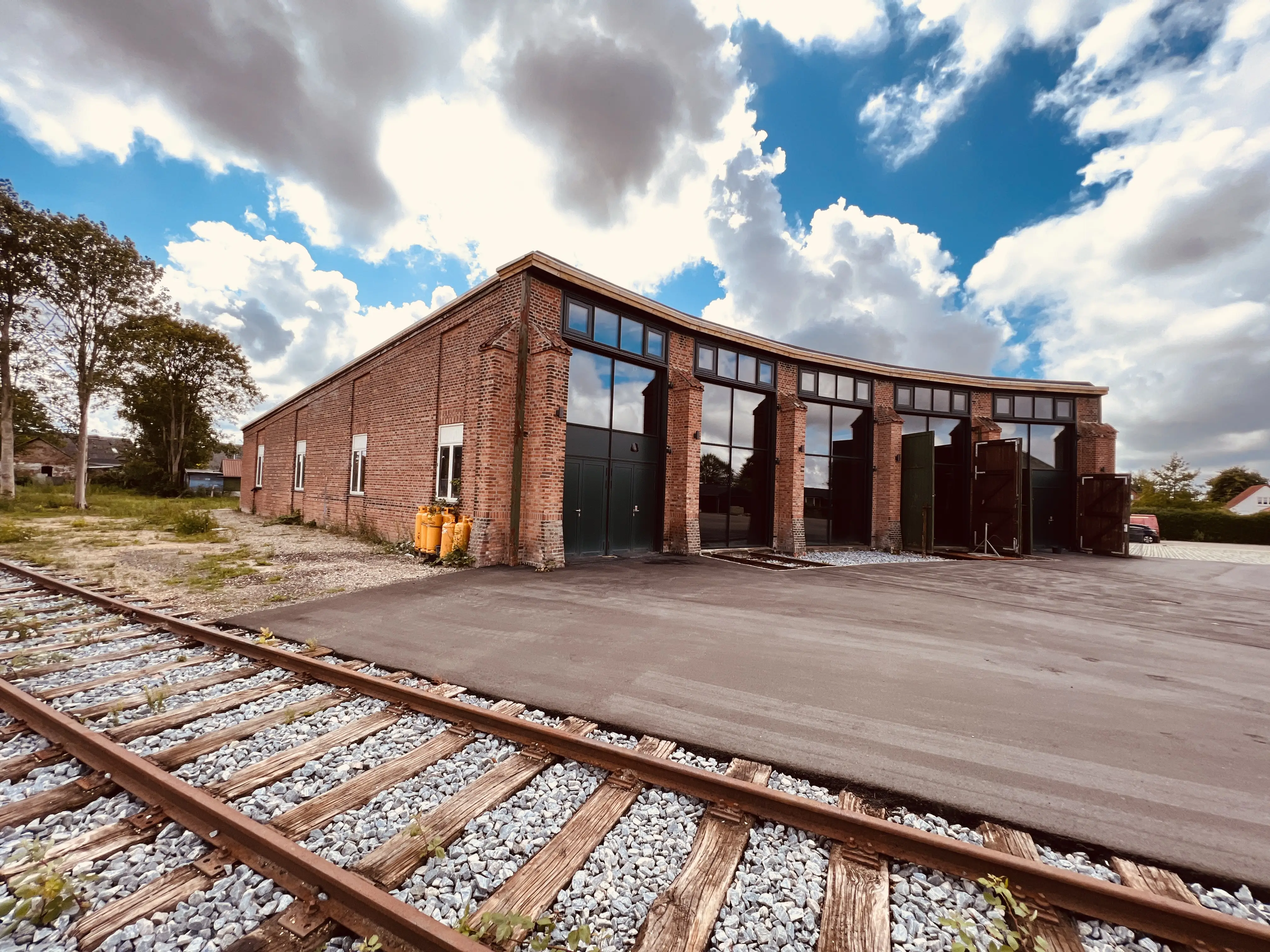 Billede af Skjern Stations remise. Billede af Skjern Stations remise.