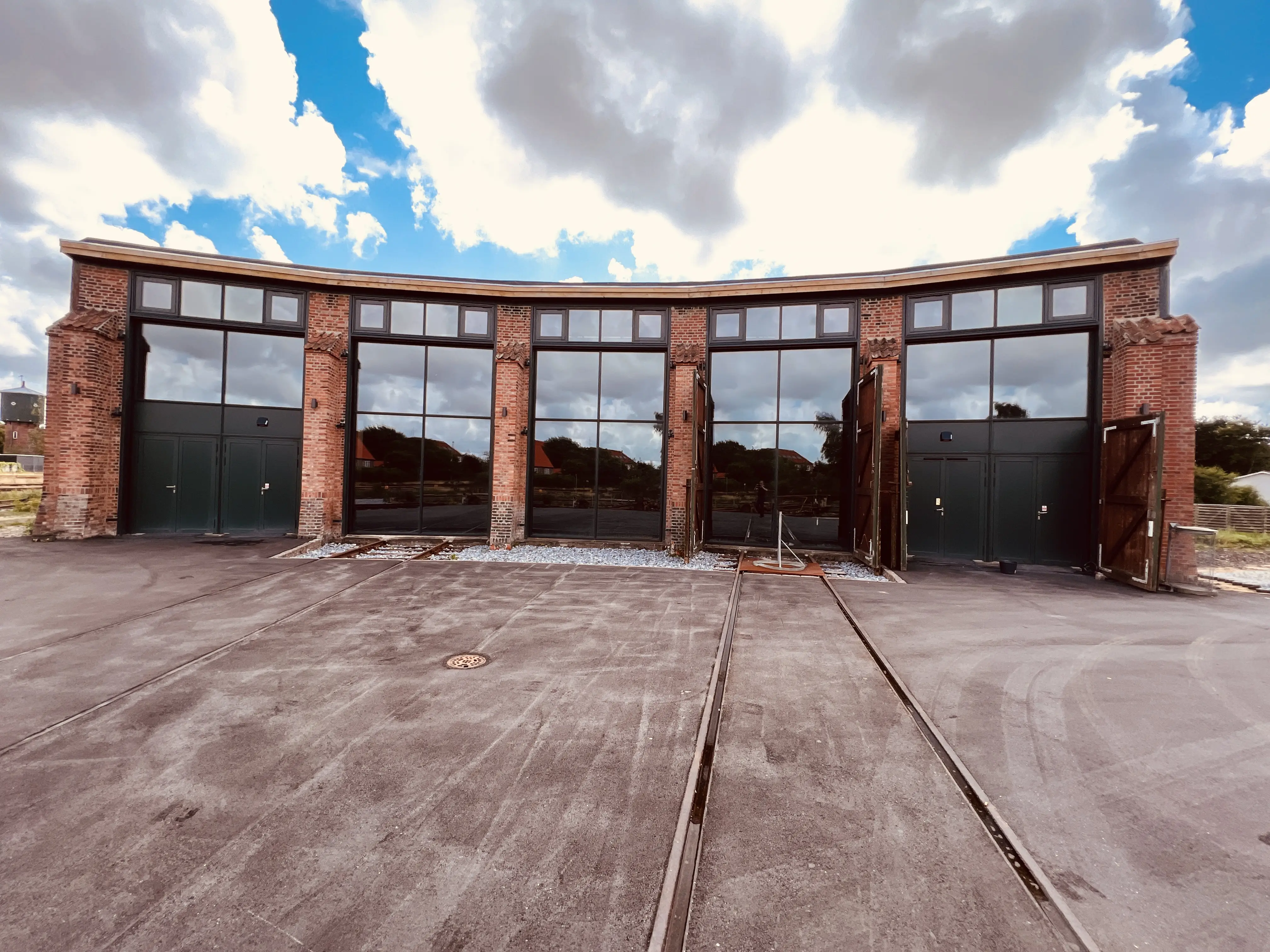 Billede af Skjern Stations remise. Billede af Skjern Stations remise.