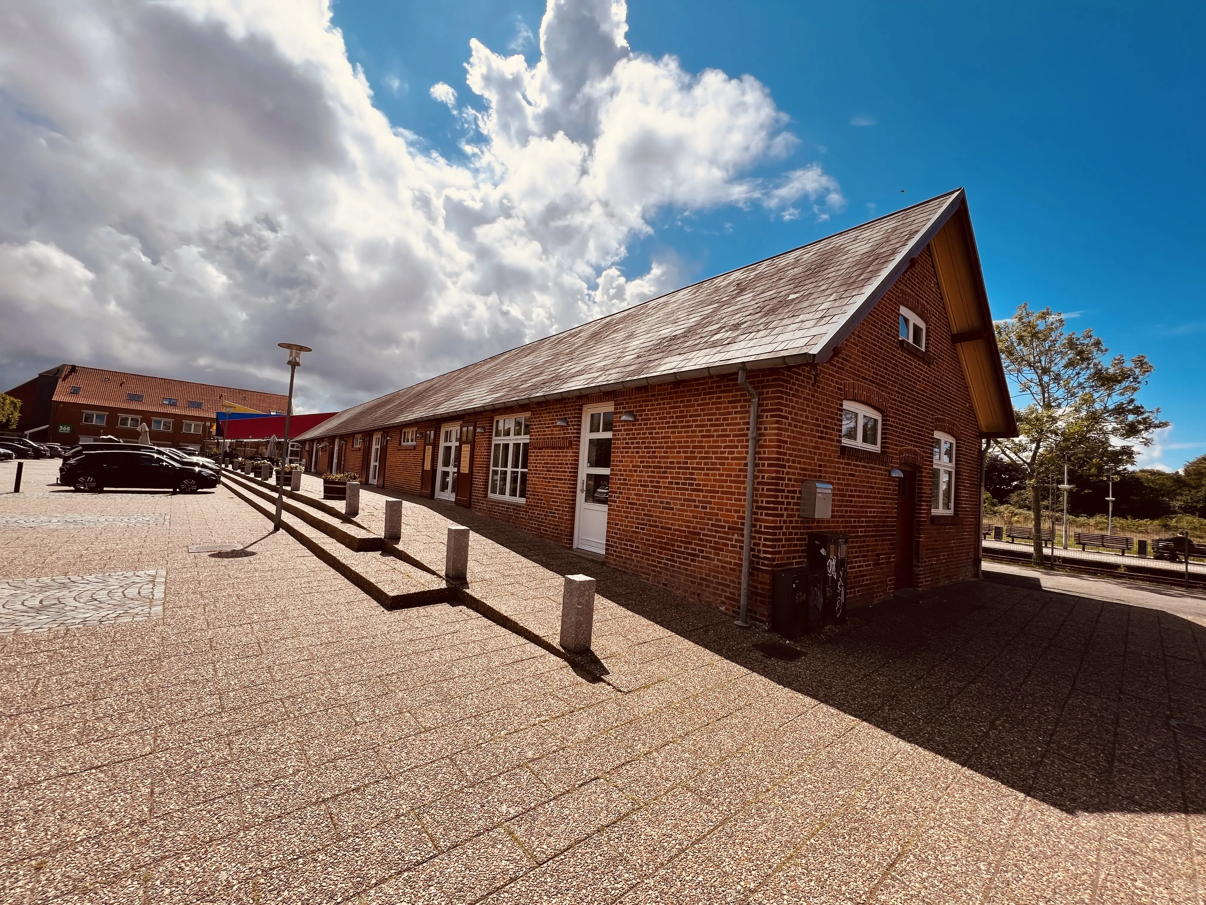 Billede af Skjern Stations varehus. Billede af Skjern Stations varehus.