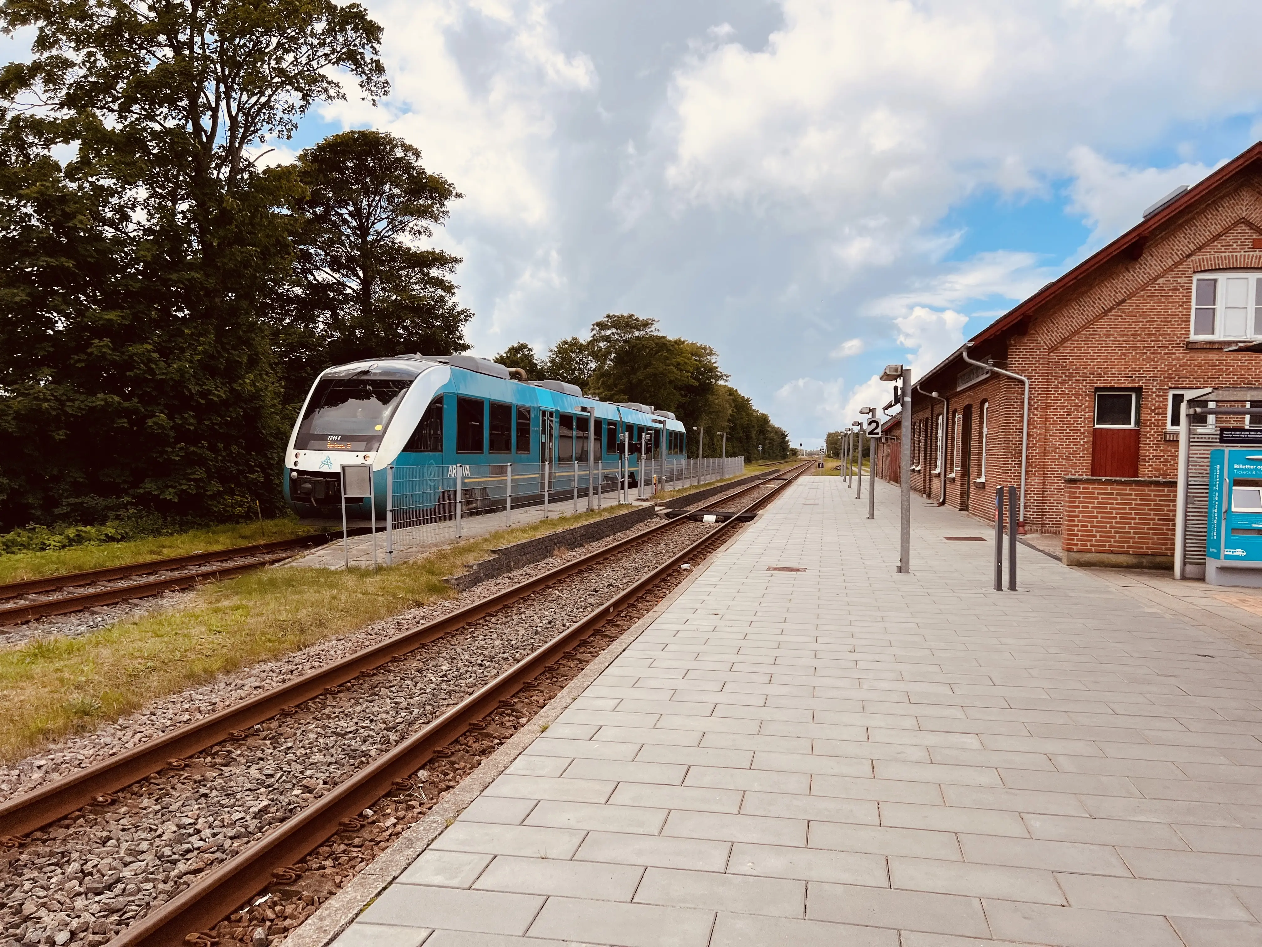 Billede af ARRIVA AR 2045 fotograferet ud for Borris Station.