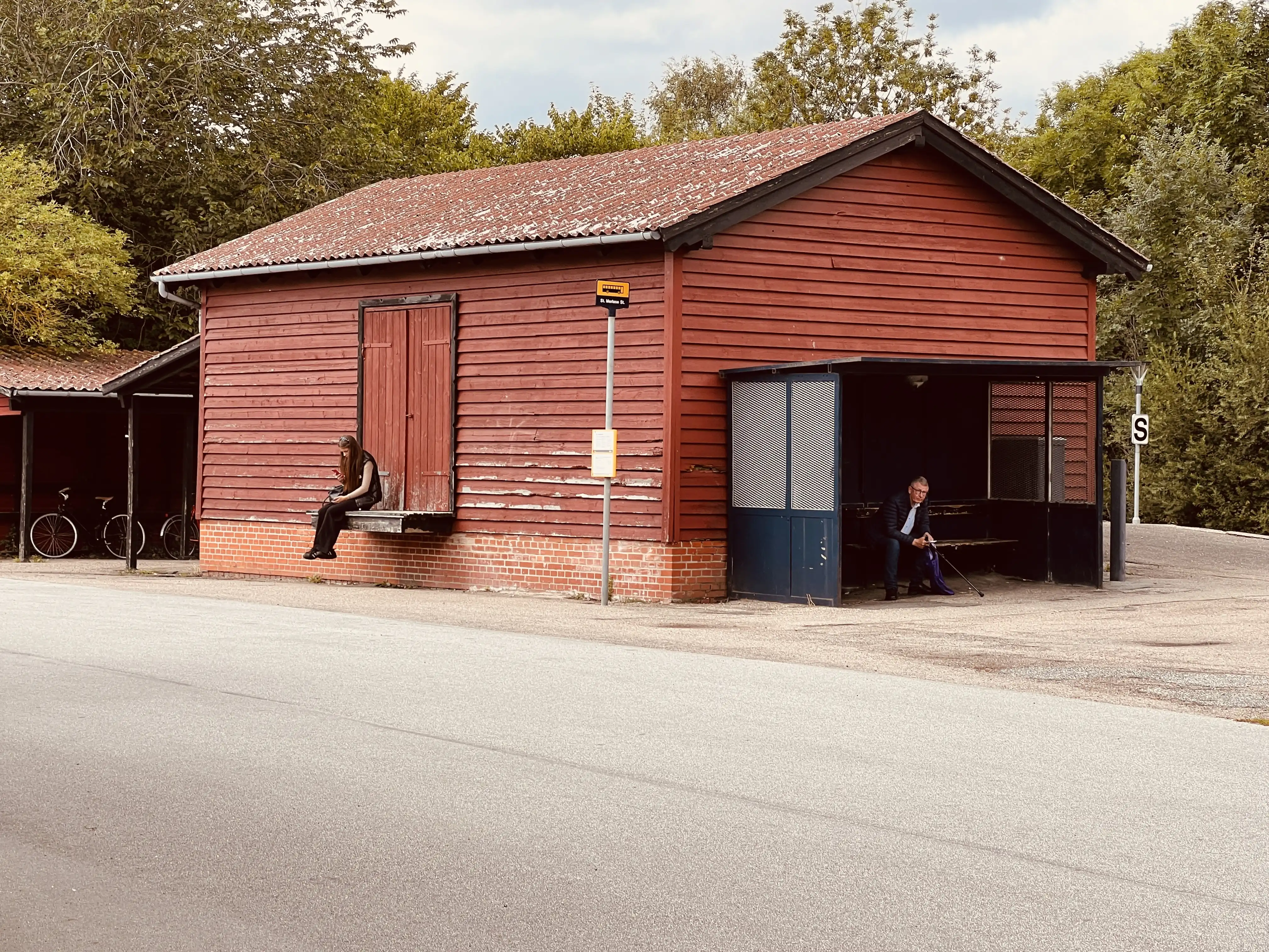 Billede af Store Merløse Stations varehus.