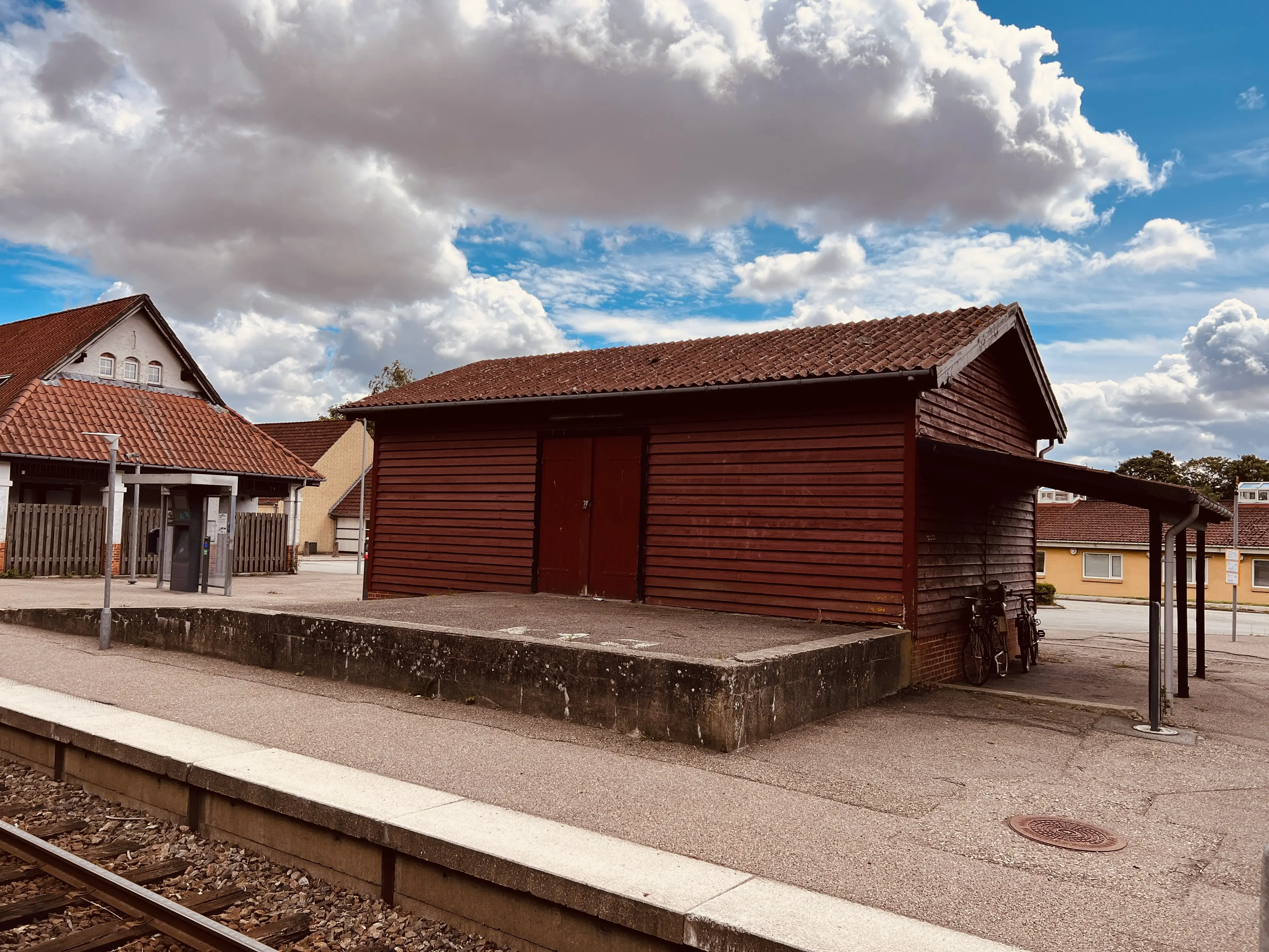 Billede af Store Merløse Stations varehus.