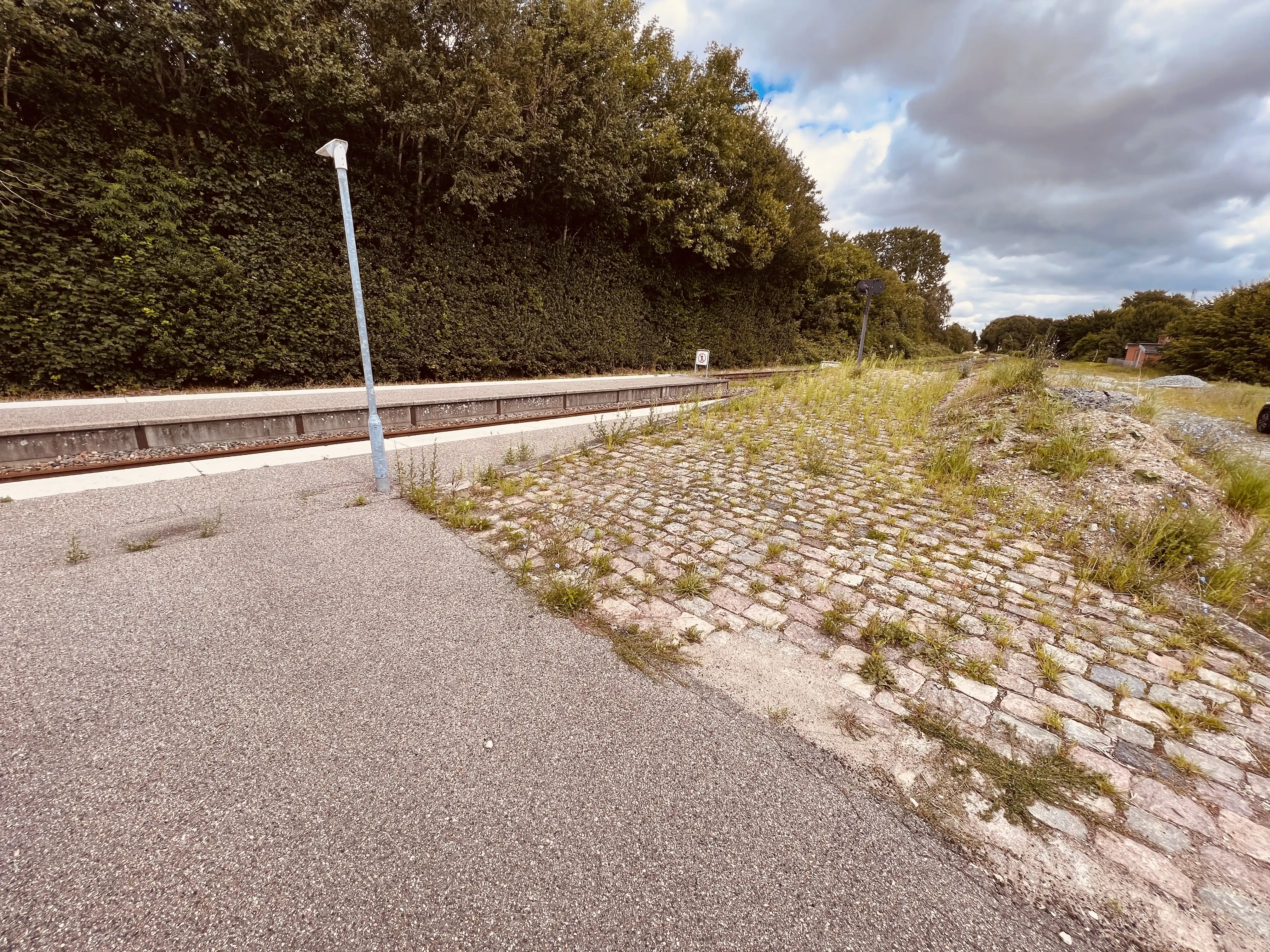 Billede af Store Merløse Stations læsserampe.