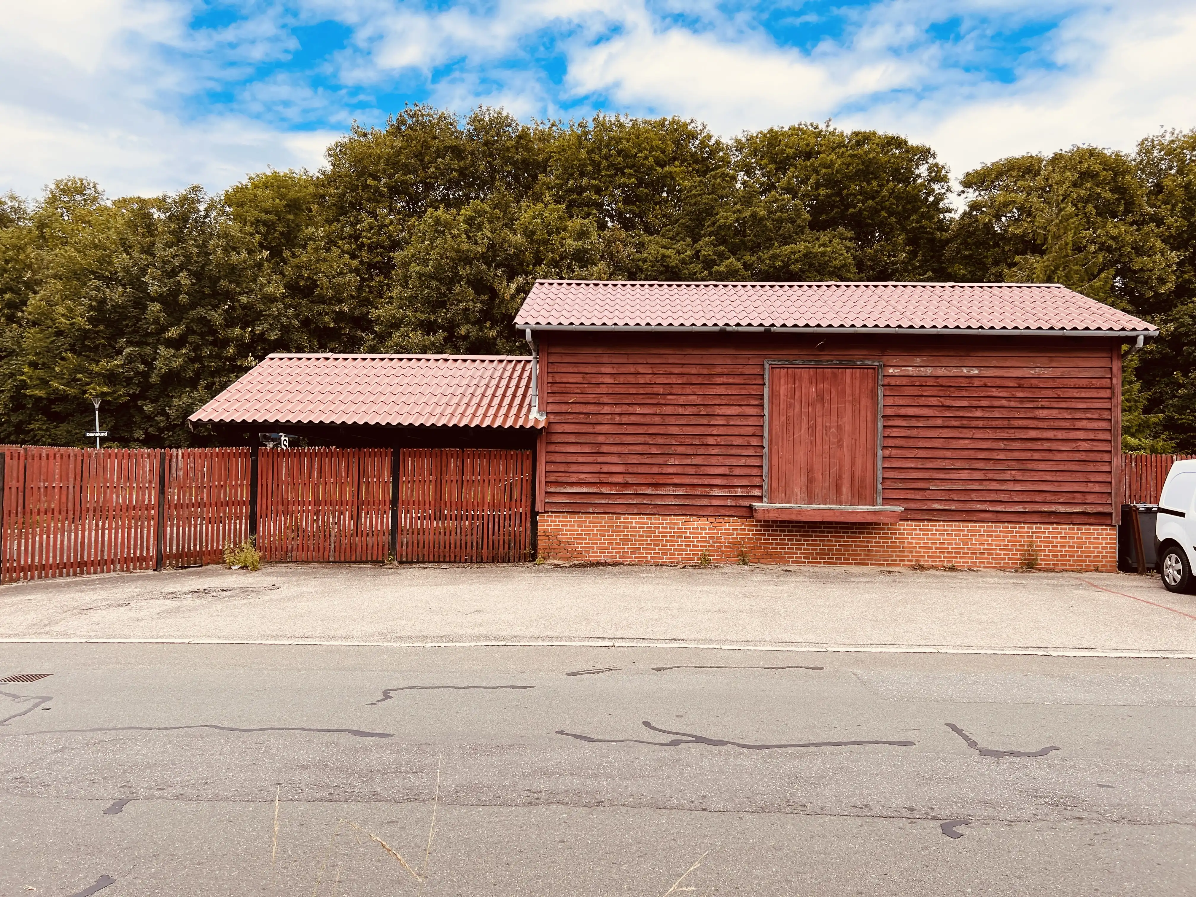 Billede af Dianalund Stations varehus. Billede af Dianalund Stations varehus.