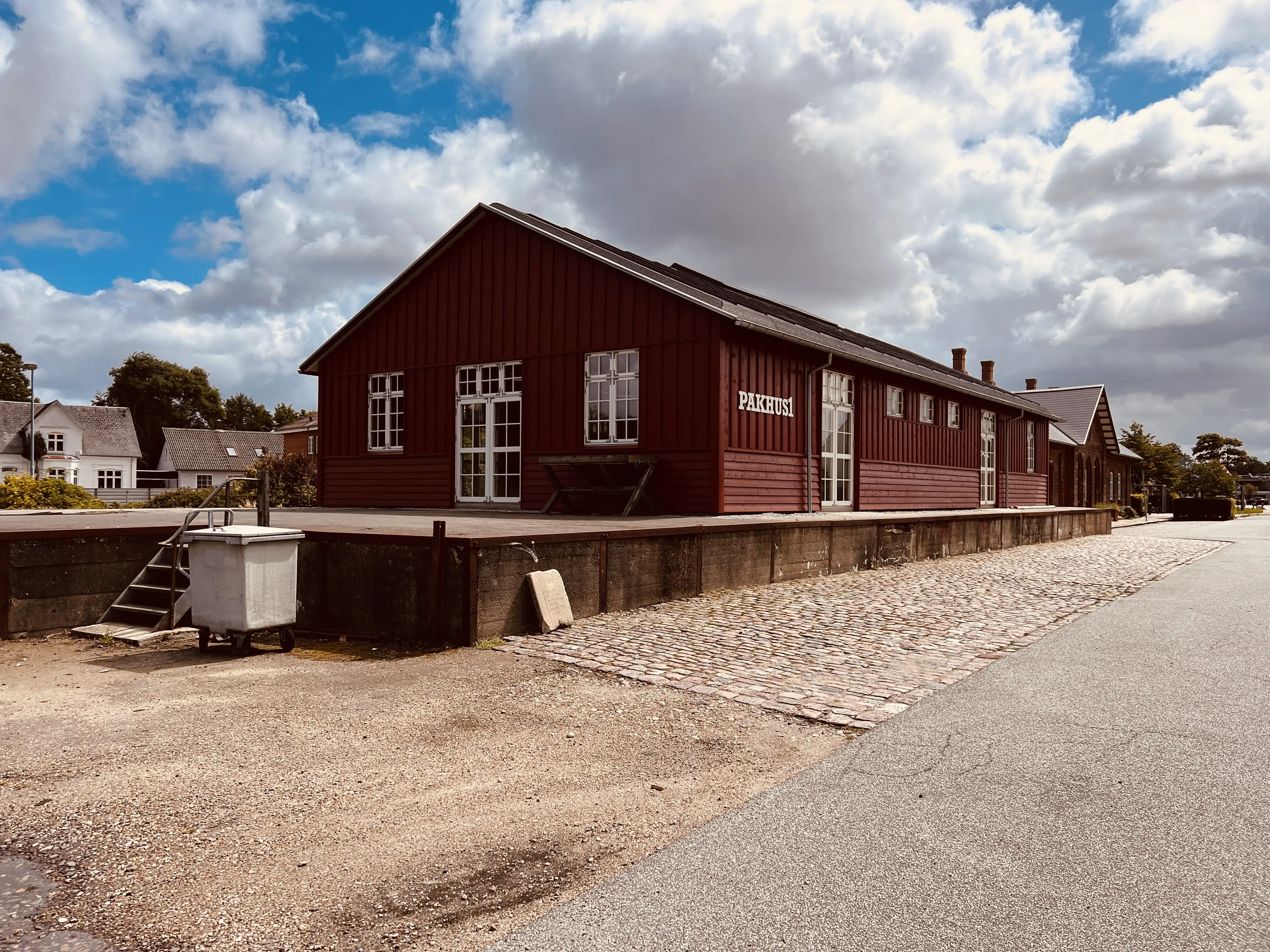 Billede af Tarm Stations varehus. Billede af Tarm Stations varehus.