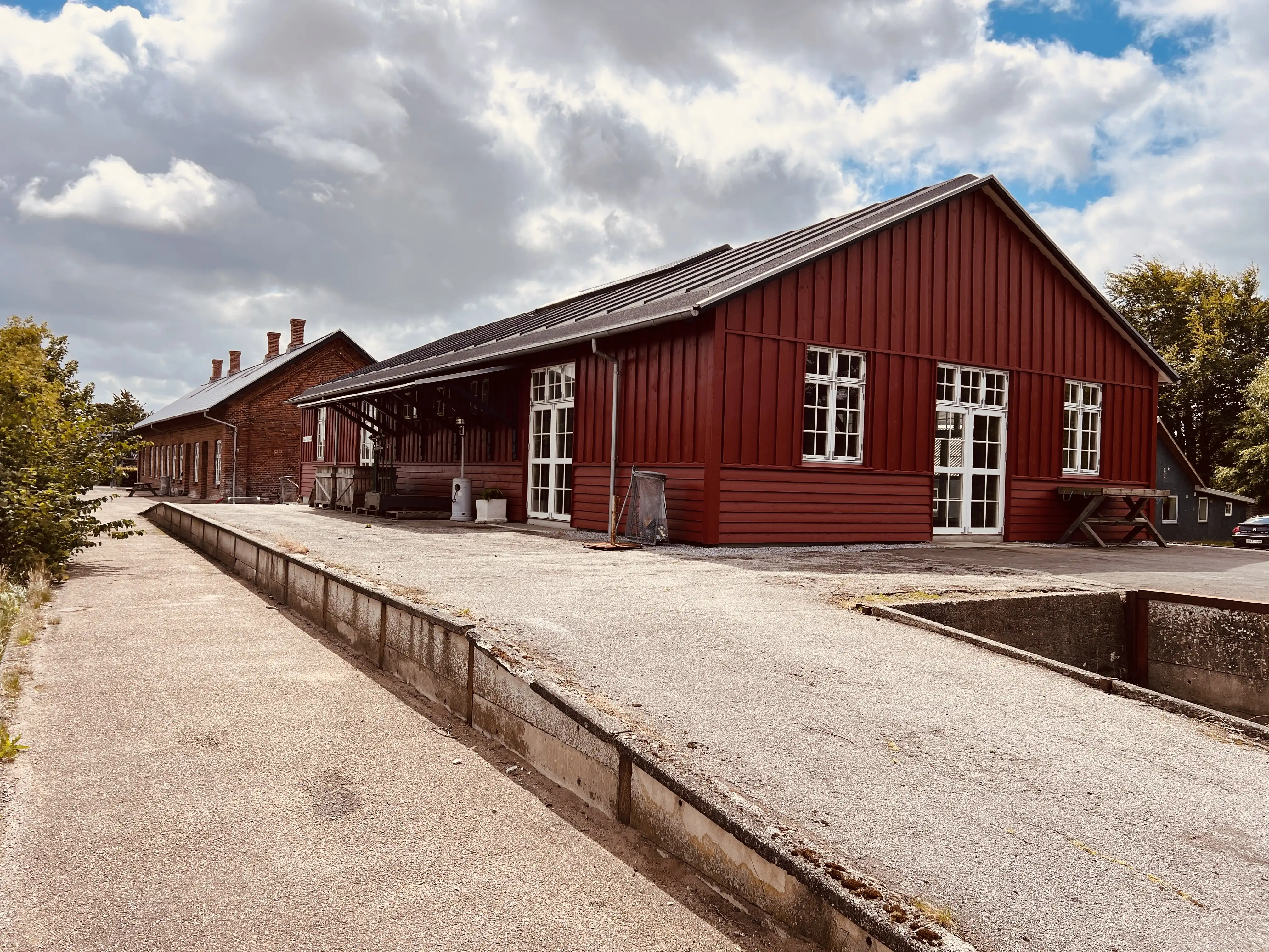 Billede af Tarm Stations varehus. Billede af Tarm Stations varehus.