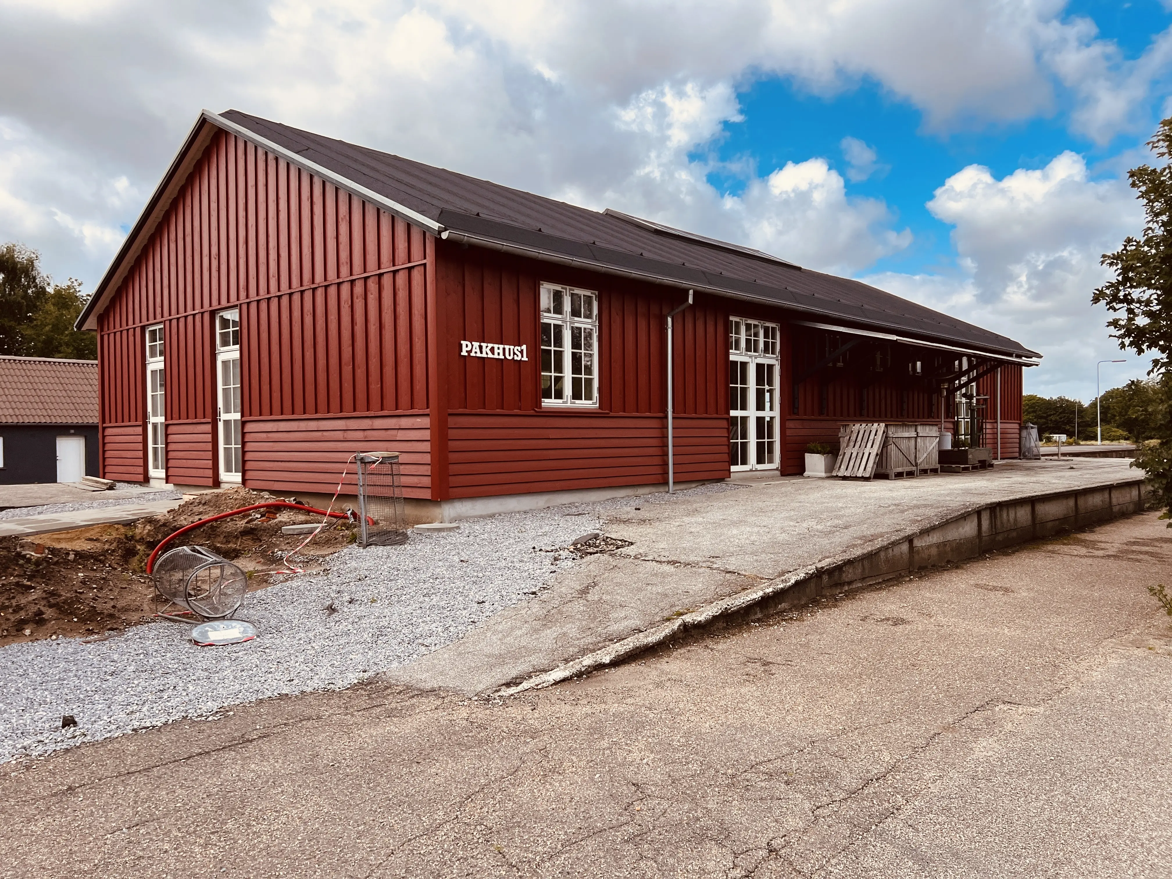 Billede af Tarm Stations varehus. Billede af Tarm Stations varehus.