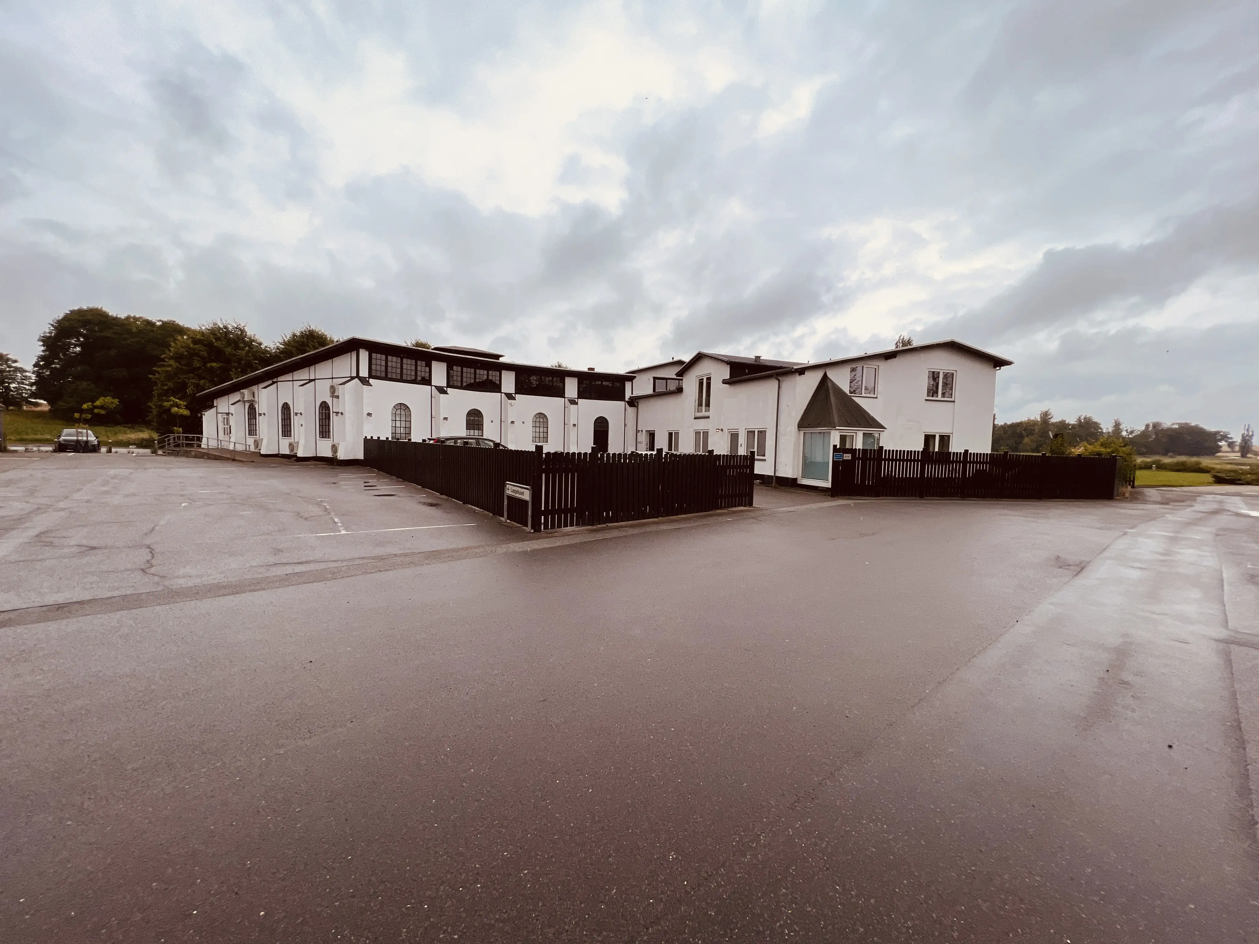 Billede af Præstø Stations remise.