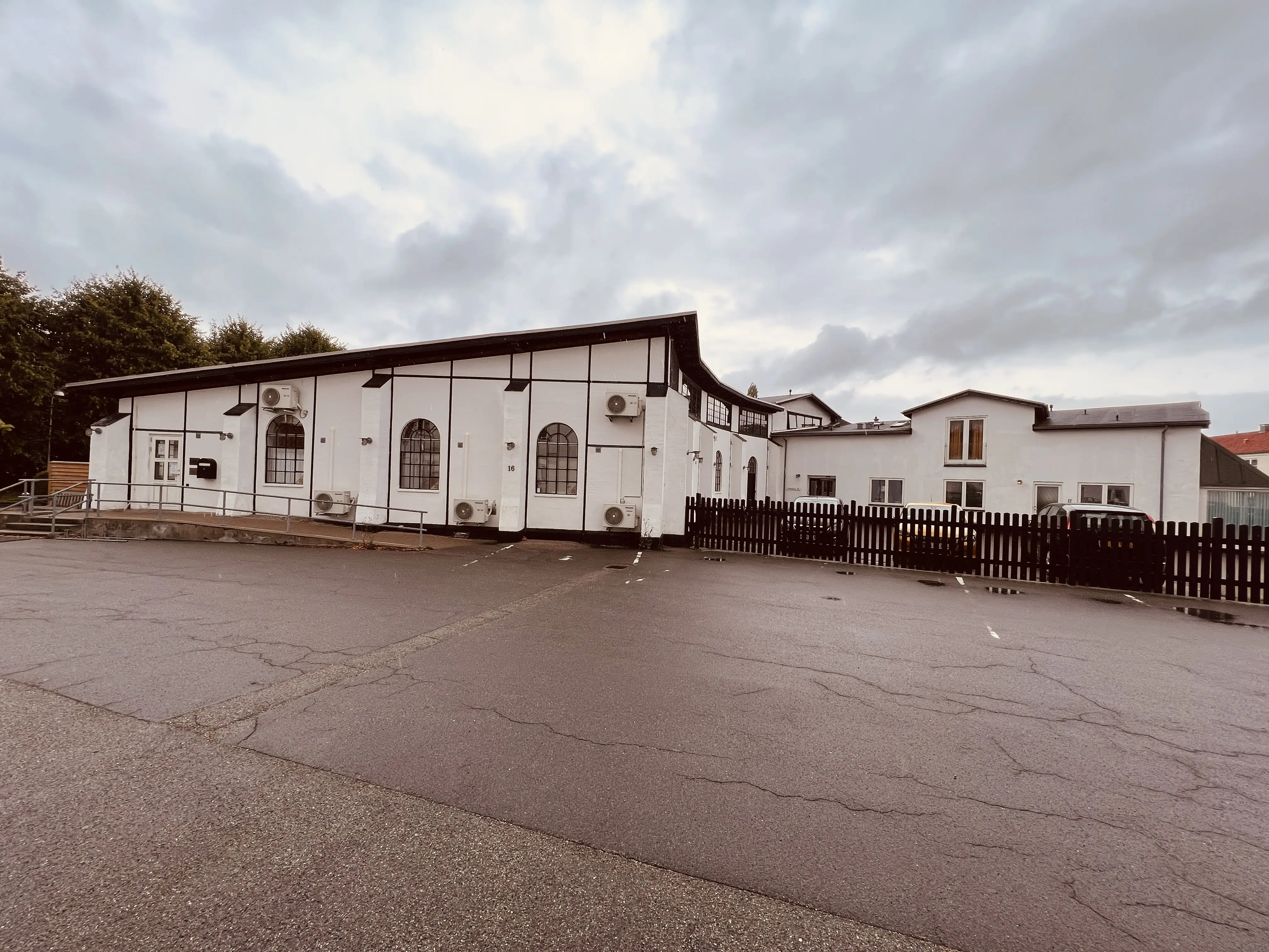 Billede af Præstø Stations remise.