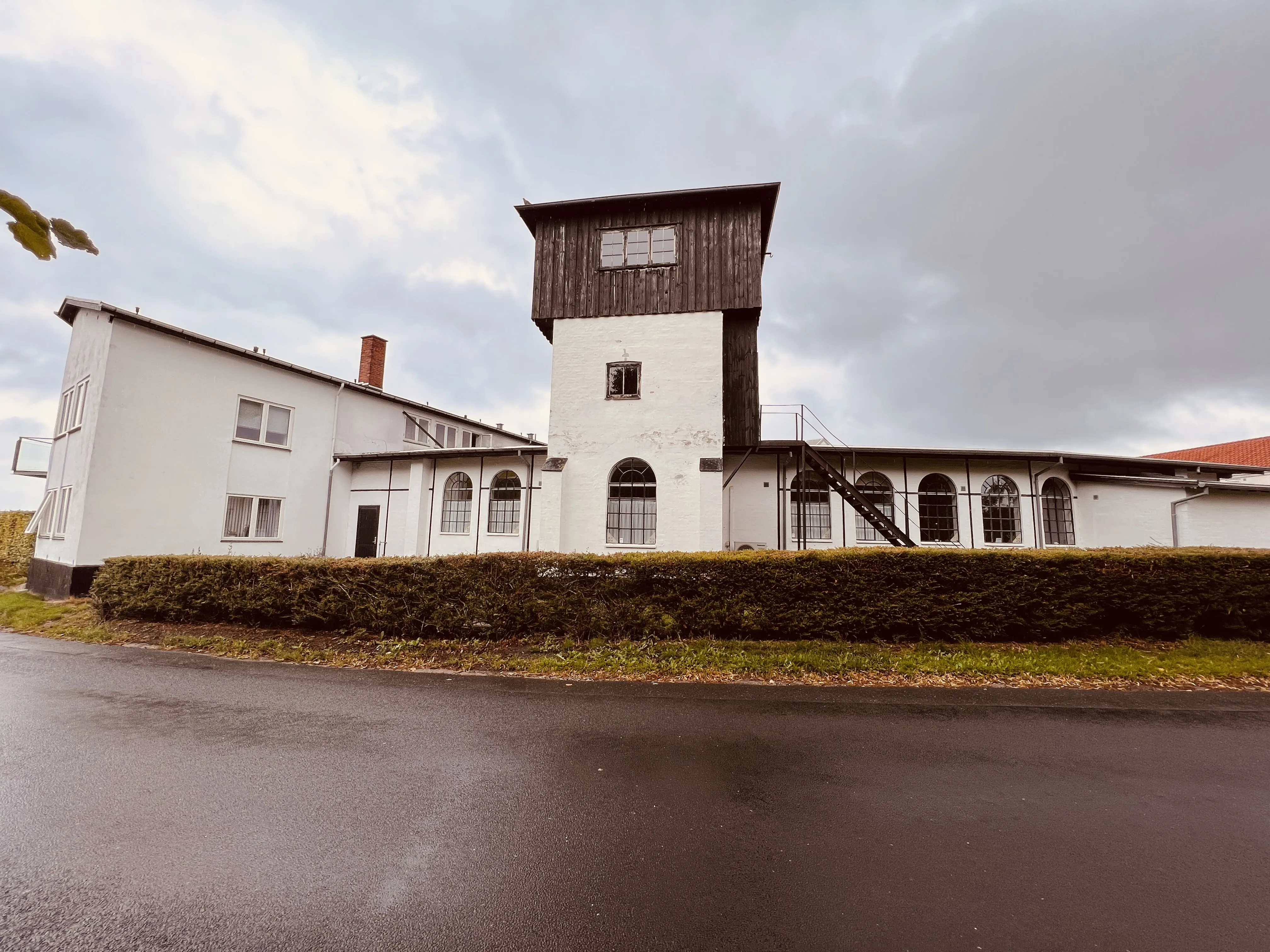 Billede af Præstø Stations remise.