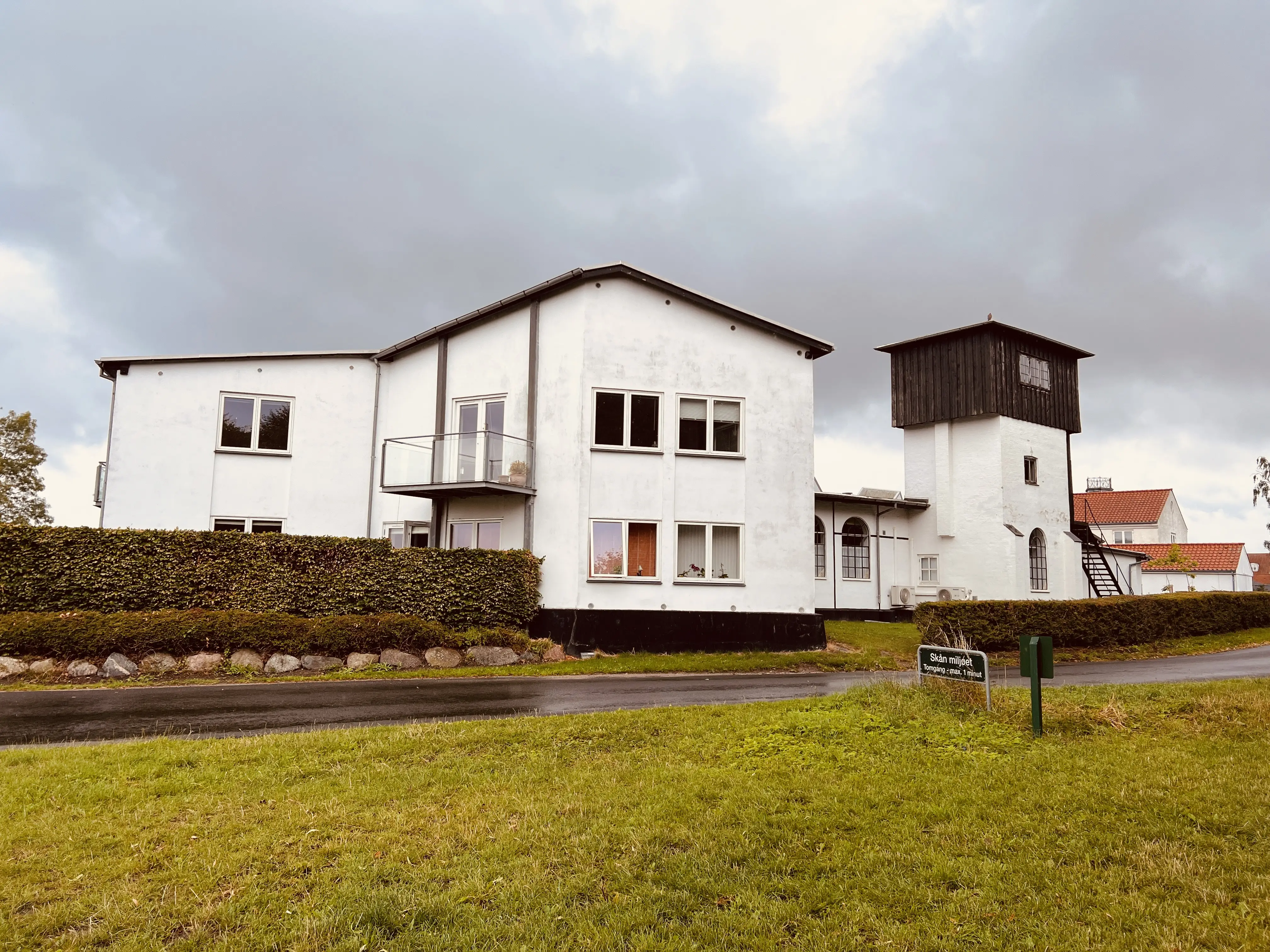 Billede af Præstø Stations remise.