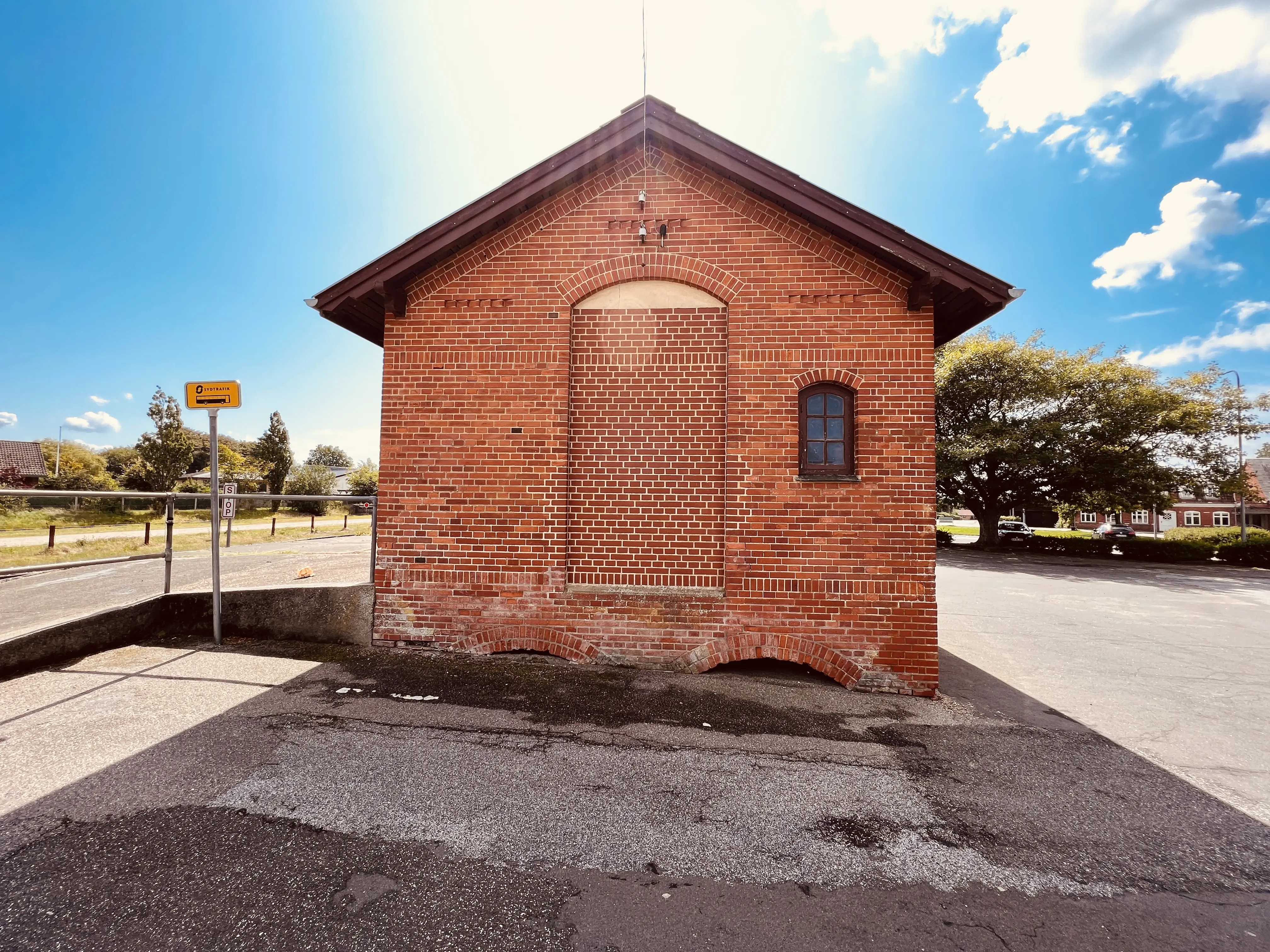 Billede af Oksbøl Stations varehus. Billede af Oksbøl Stations varehus.