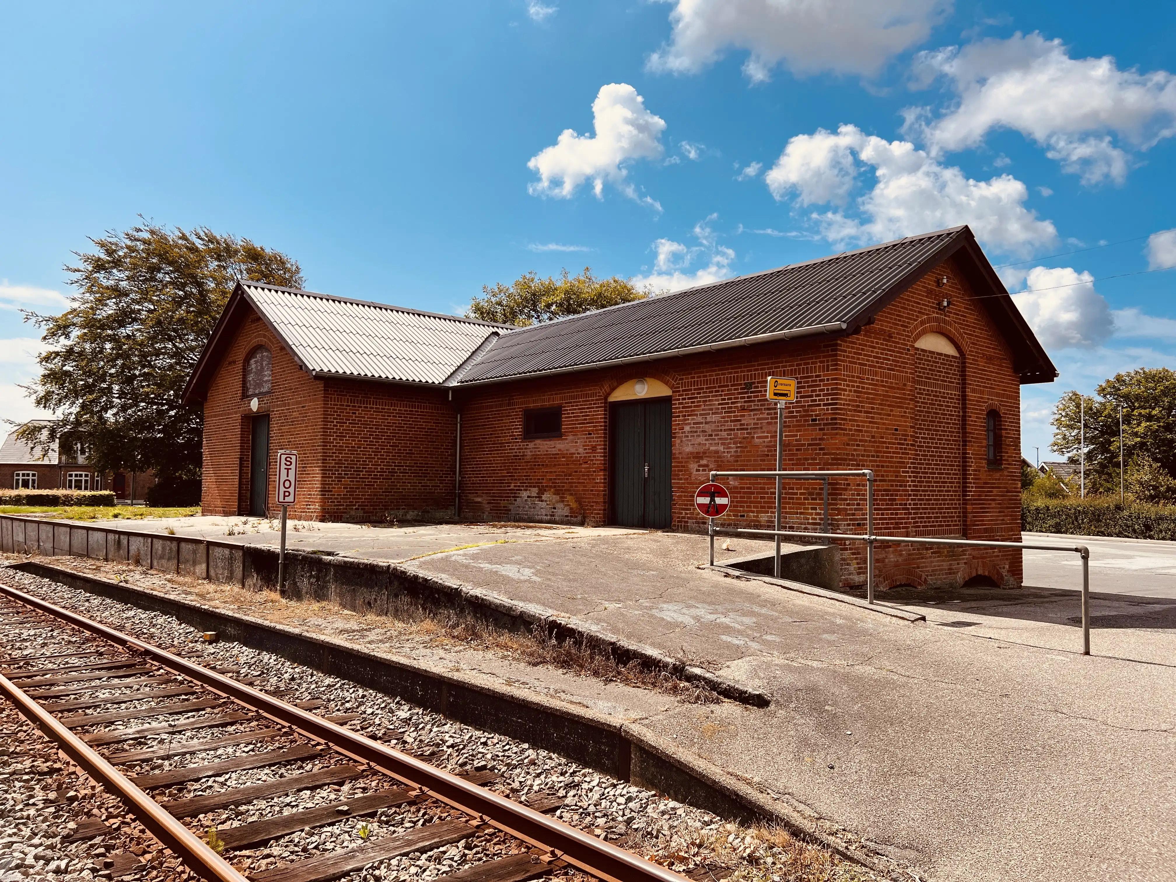 Billede af Oksbøl Stations varehus. Billede af Oksbøl Stations varehus.