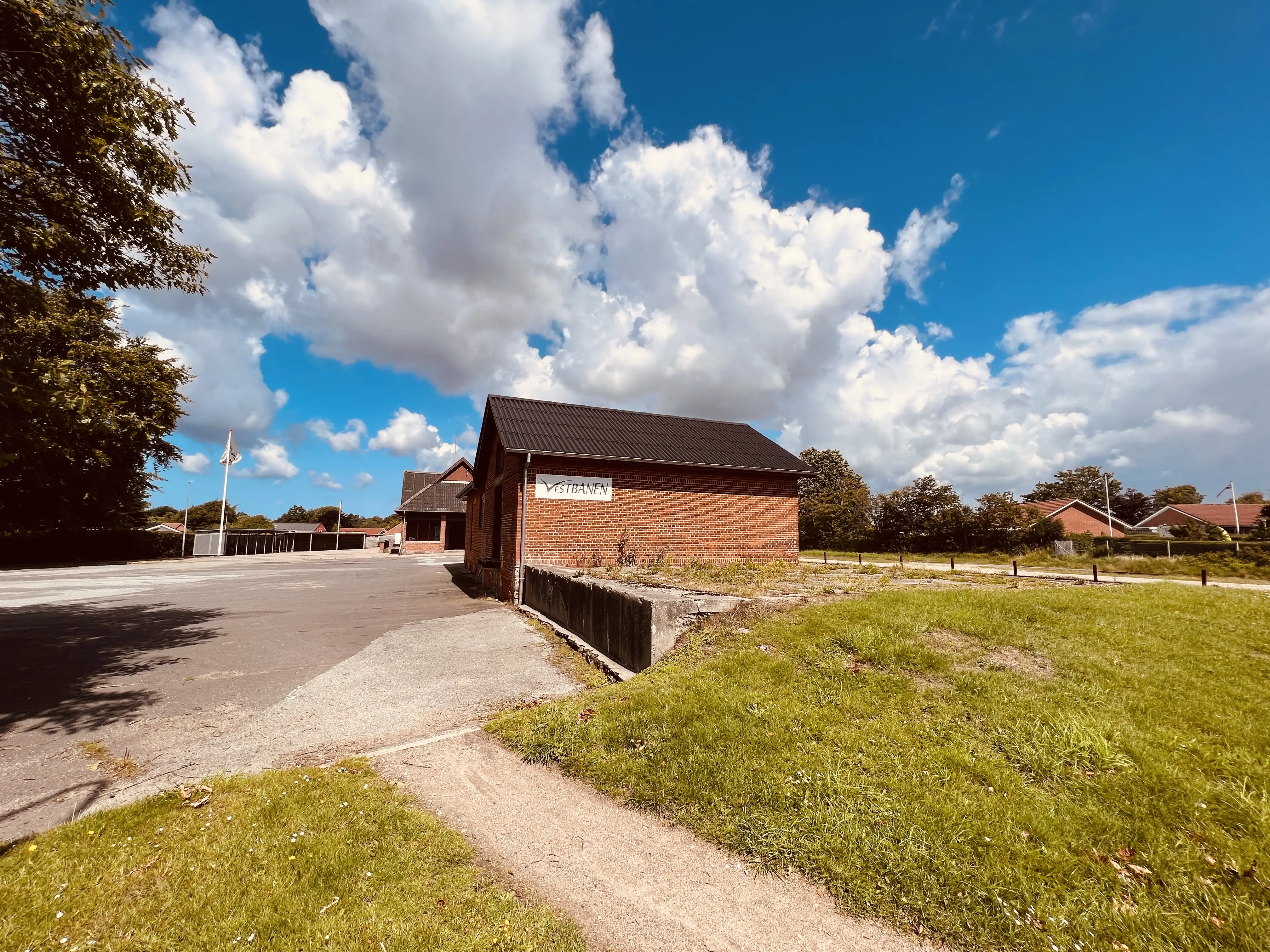 Billede af Oksbøl Stations varehus. Billede af Oksbøl Stations varehus.