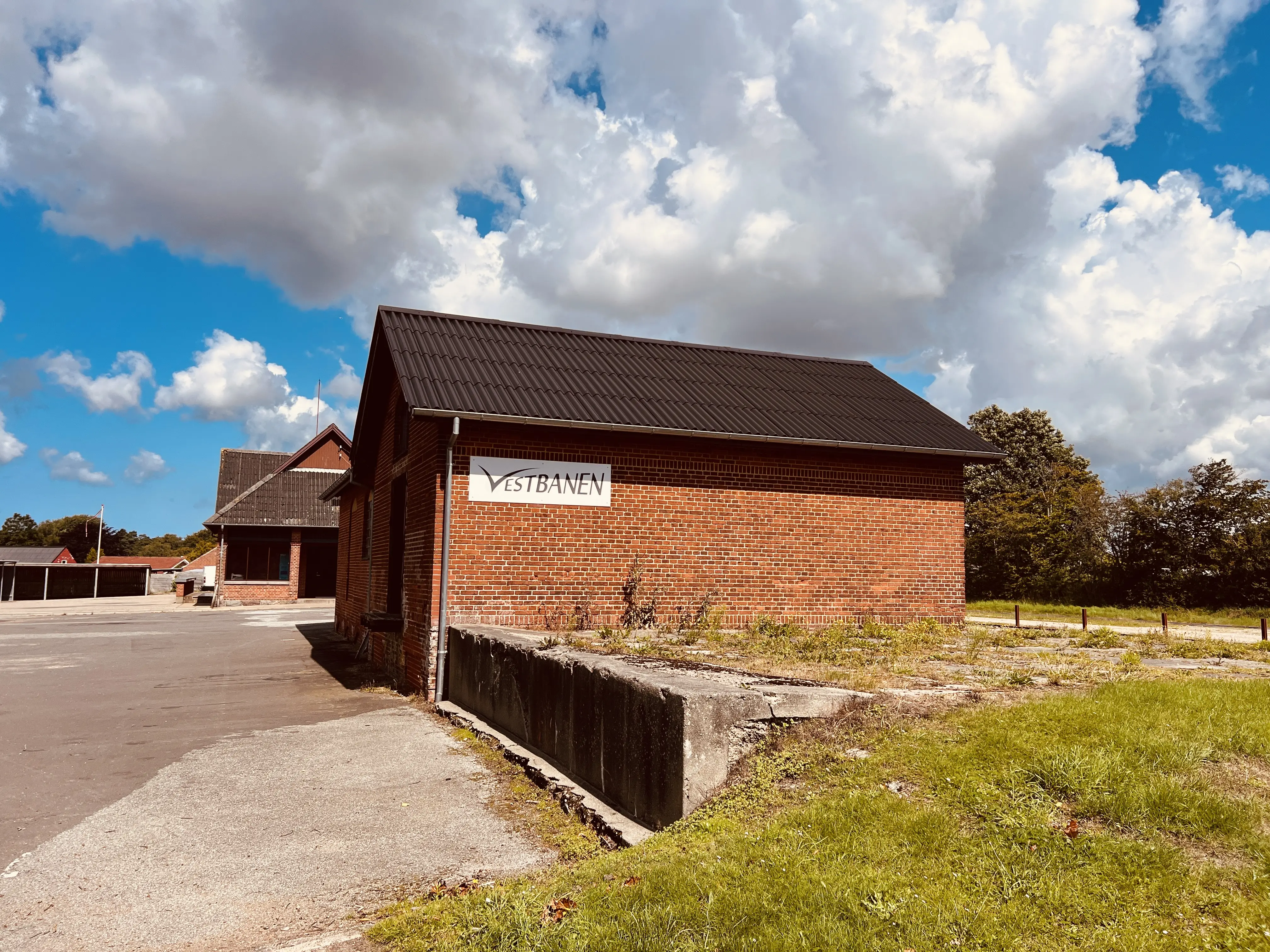 Billede af Oksbøl Stations varehus. Billede af Oksbøl Stations varehus.