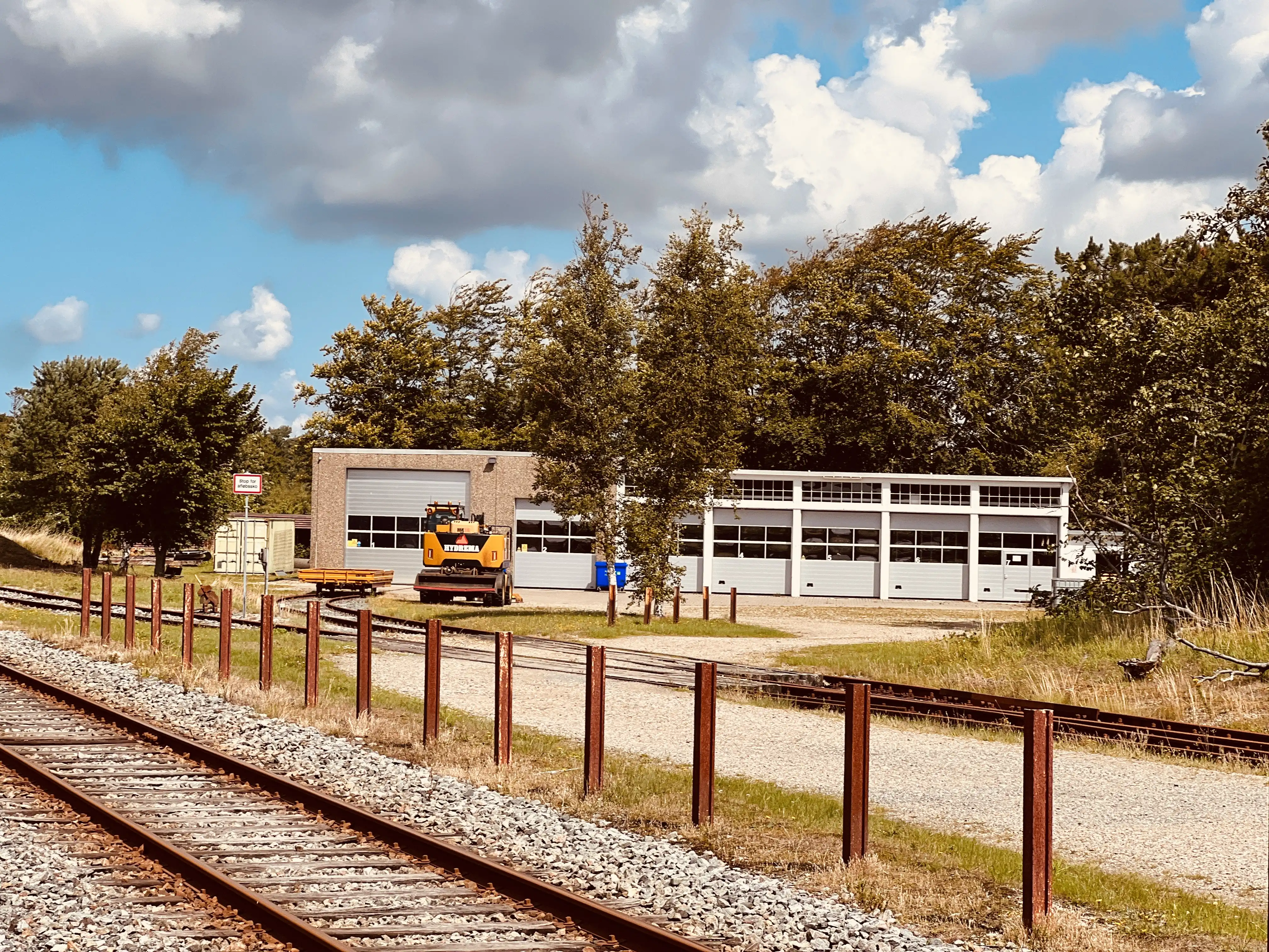 Billede af Oksbøl Stations tidligere materielremise. Billede af Oksbøl Stations tidligere materielremise.