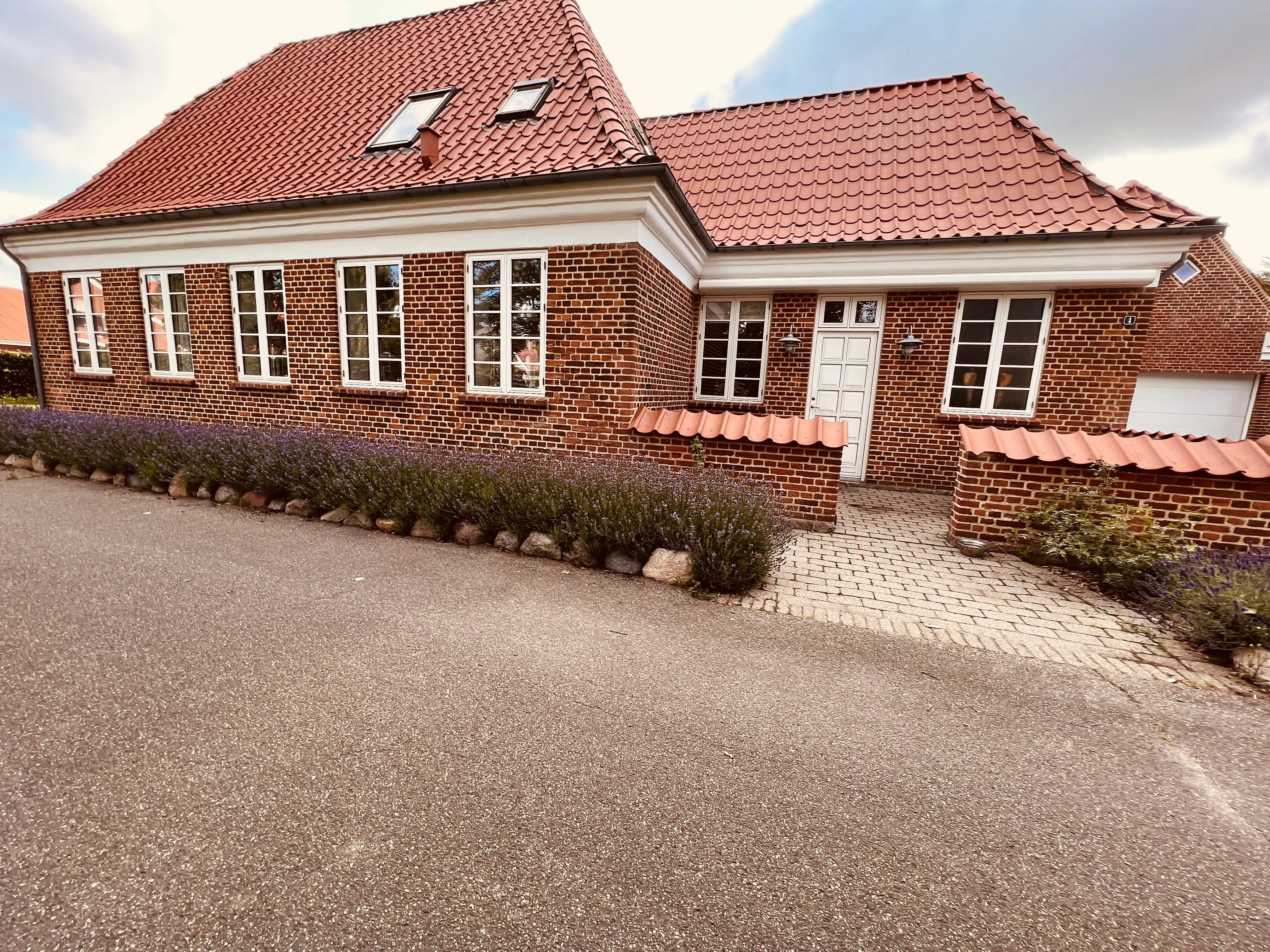 Billede af Hemmet Station. Billede af Hemmet Station.