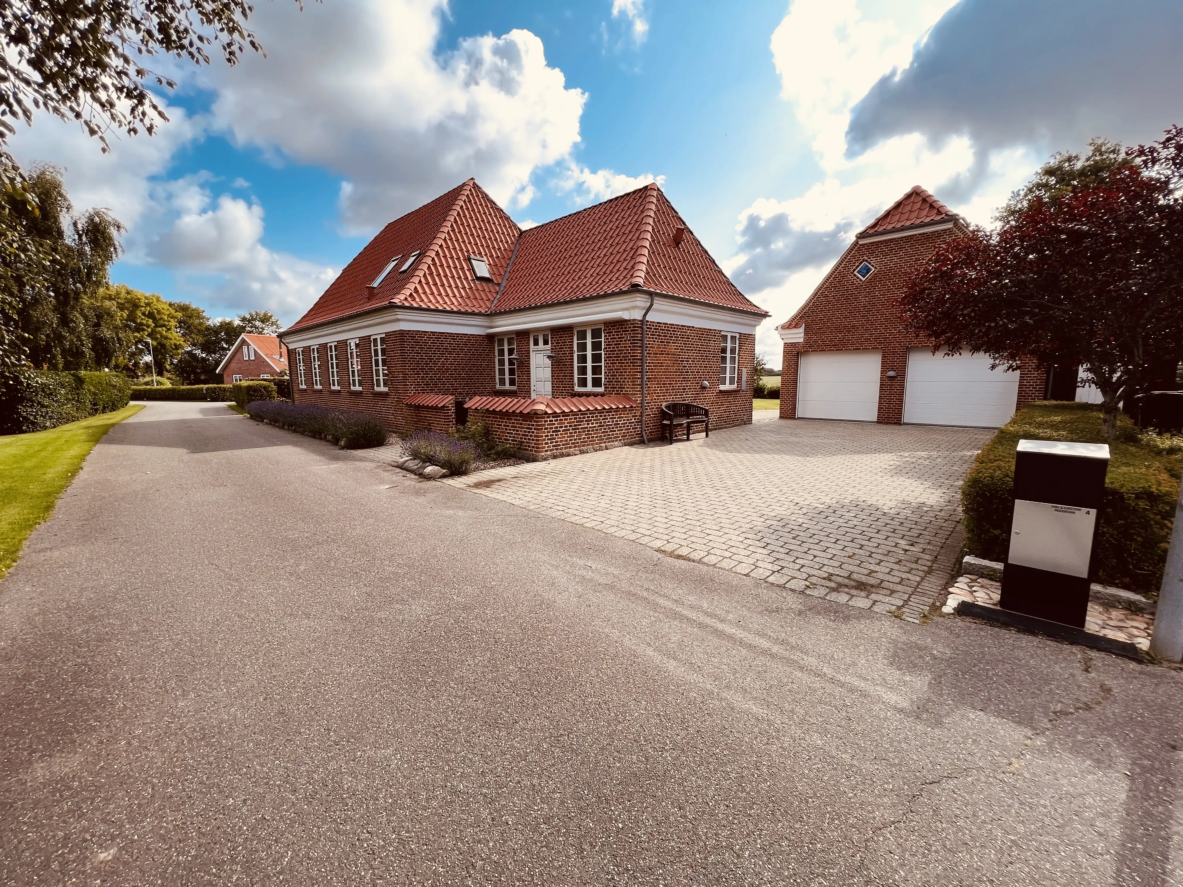 Billede af Hemmet Station. Billede af Hemmet Station.