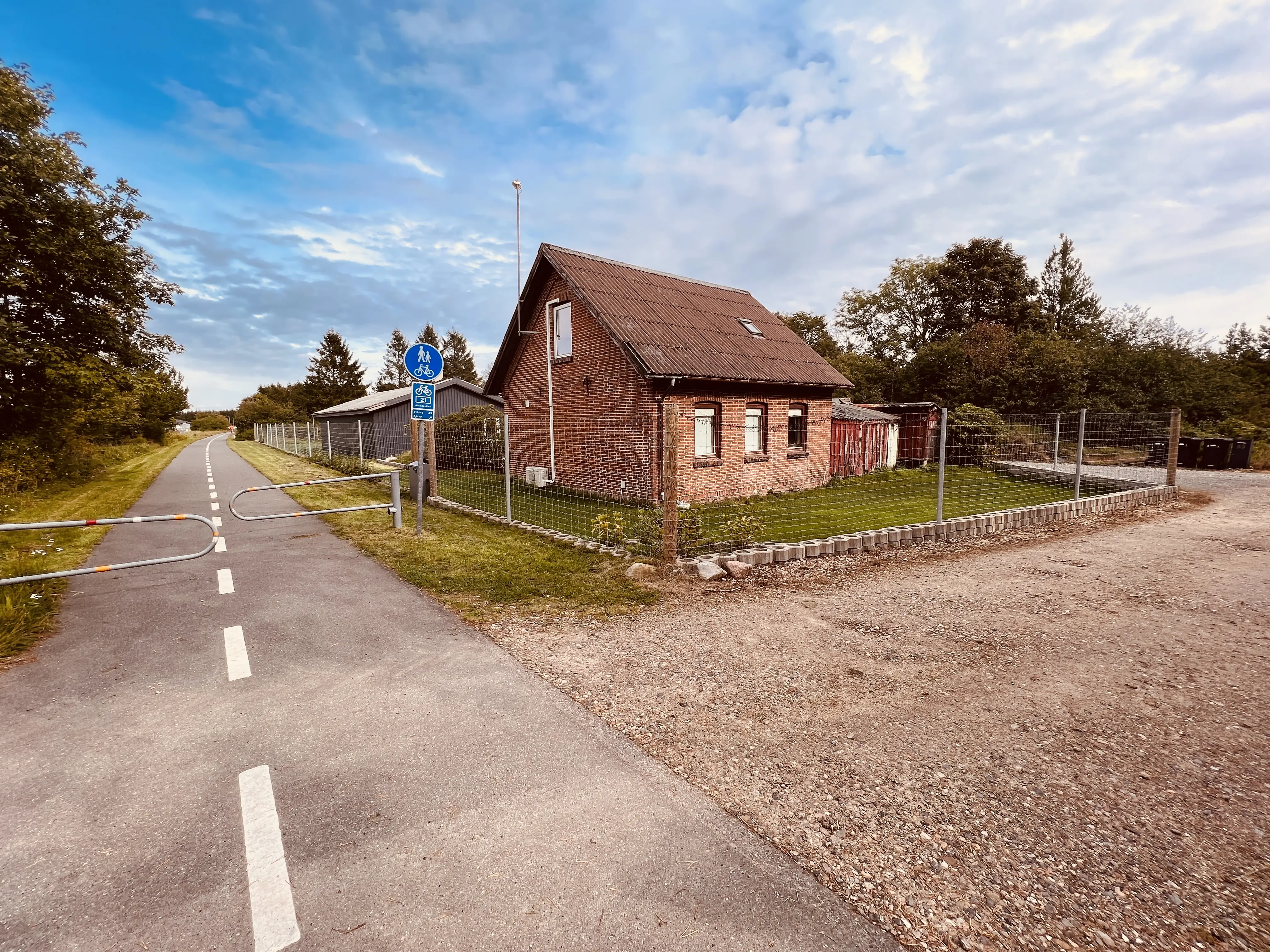 Billede af Gedhus Trinbræt med Sidespor - Trinbræt med Sidespor er nedrevet, men Gedhus Trinbræt med Sidespor har ligget her. Billede af Gedhus Trinbræt med Sidespor - Trinbræt med Sidespor er nedrevet, men Gedhus Trinbræt med Sidespor har ligget her.