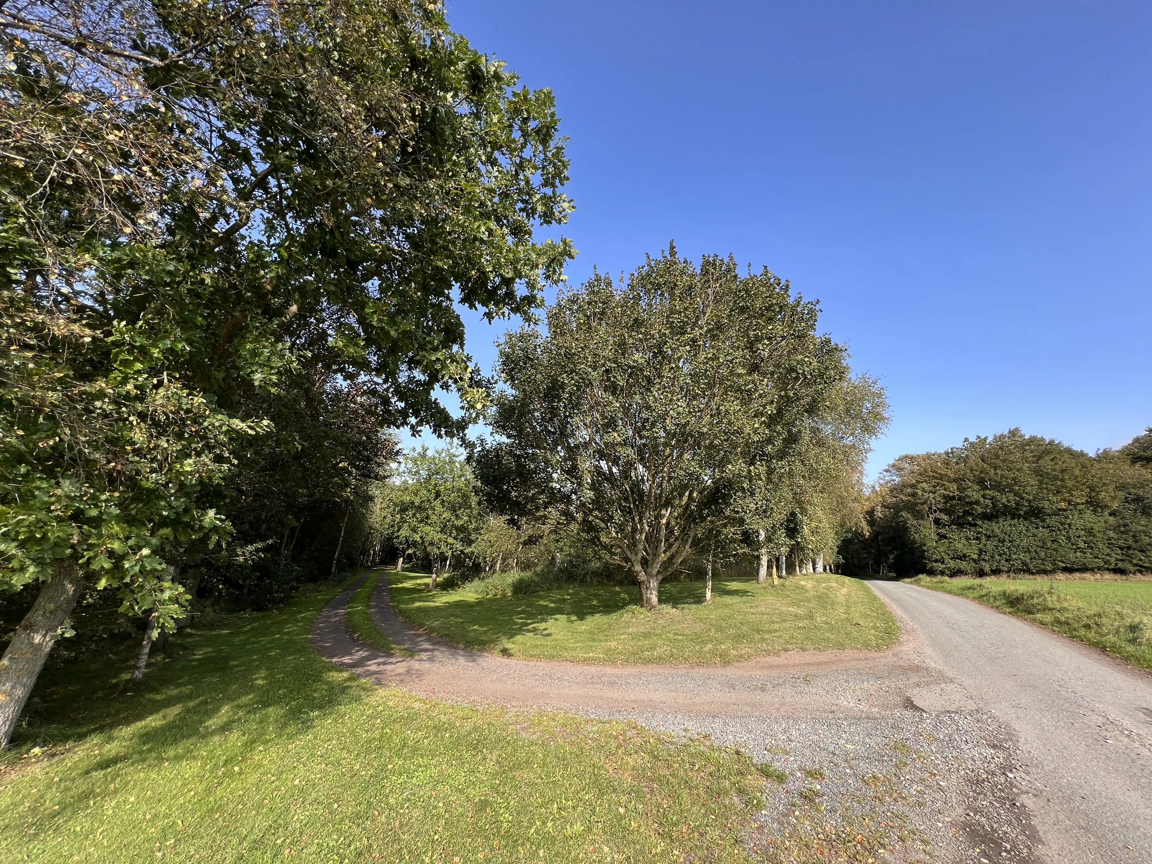 Billede af Brå Trinbræt - Trinbræt er nedrevet, men Brå Trinbræt har ligget her. Billede af Brå Trinbræt - Trinbræt er nedrevet, men Brå Trinbræt har ligget her.