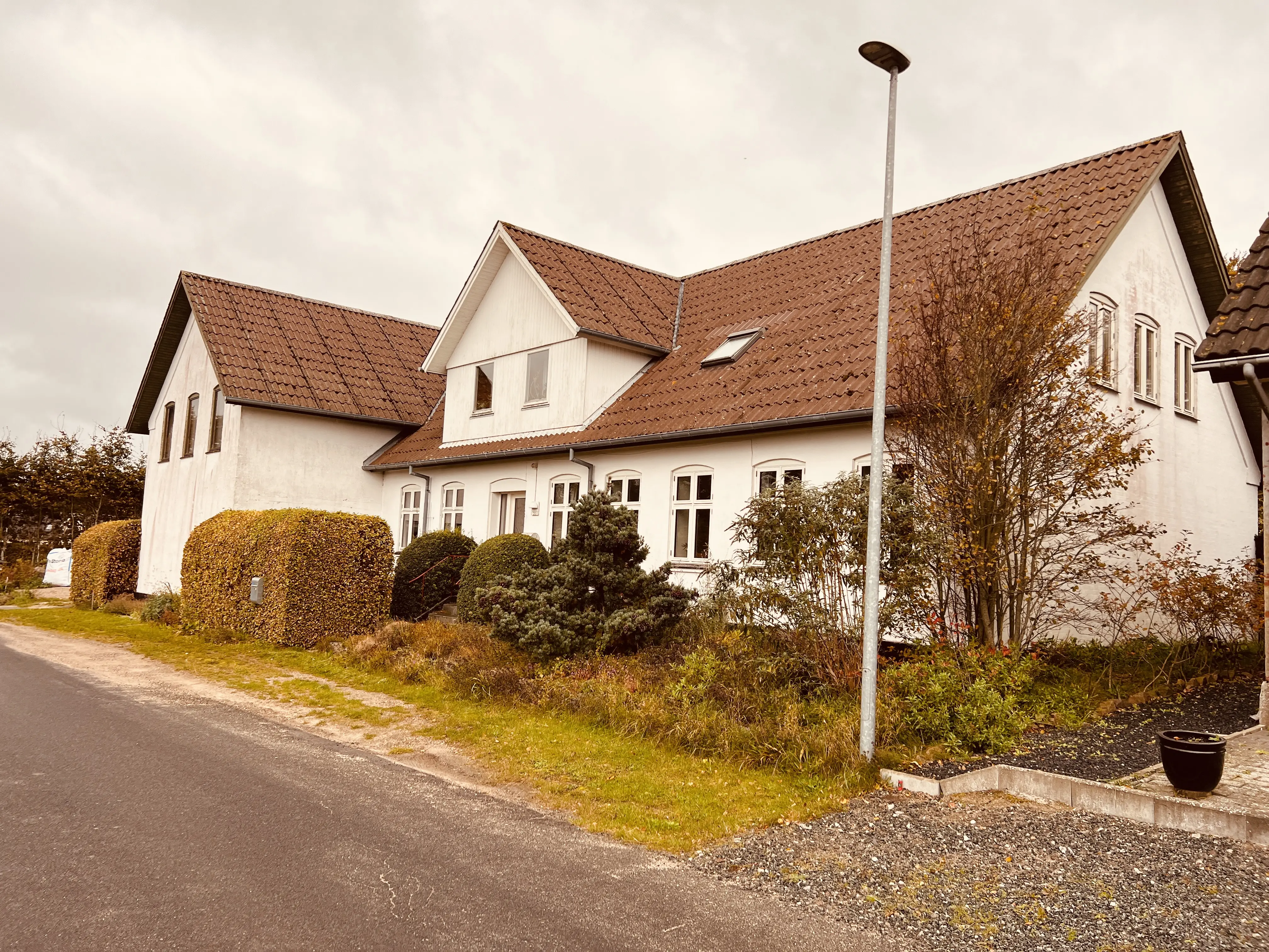 Billede af Afholdshotellet over for Jordløse Station. Billede af Afholdshotellet over for Jordløse Station.