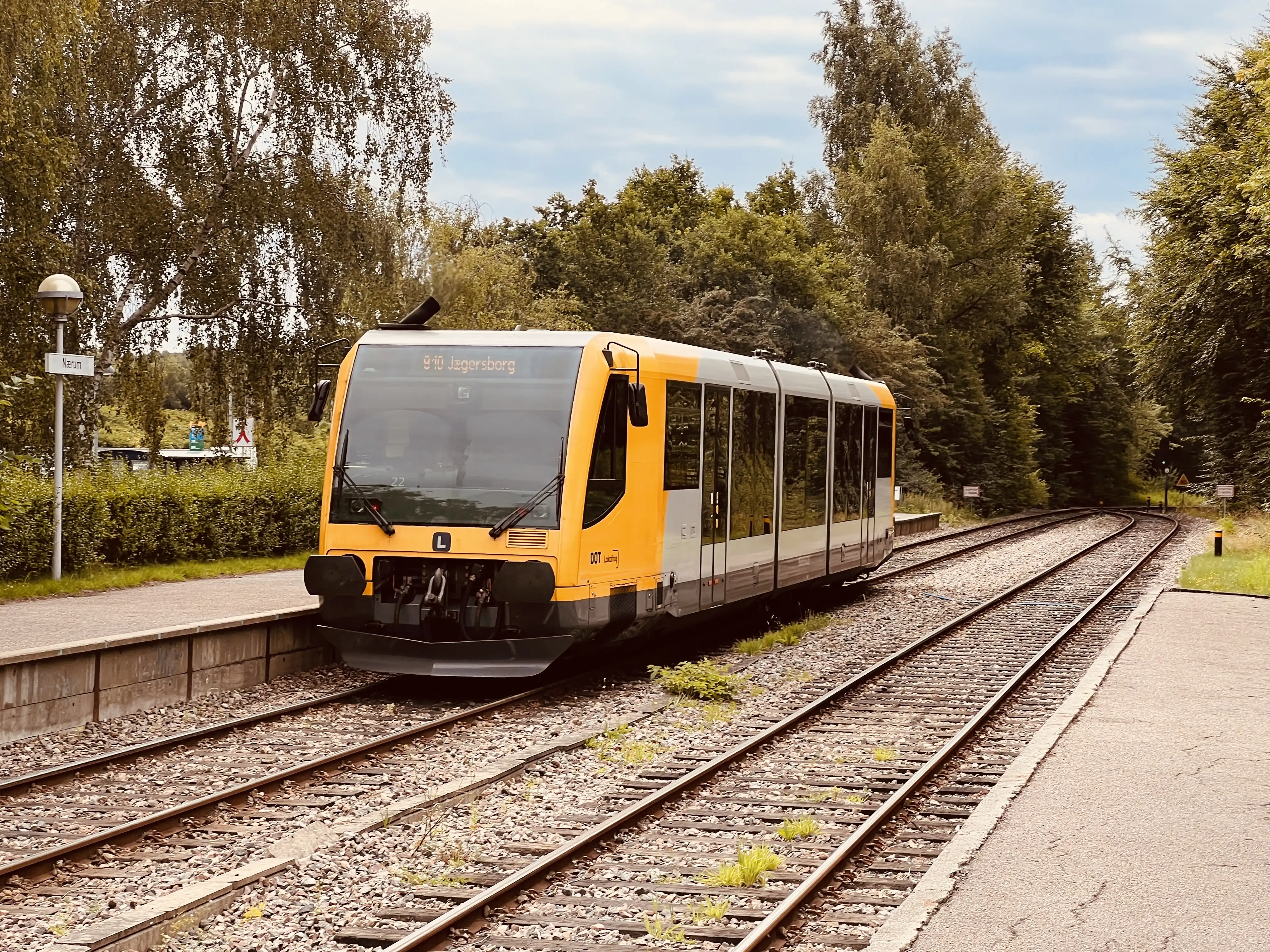 Billede af LNJ Lm 22 ud for Nærum Station. Billede af LNJ Lm 22 ud for Nærum Station.