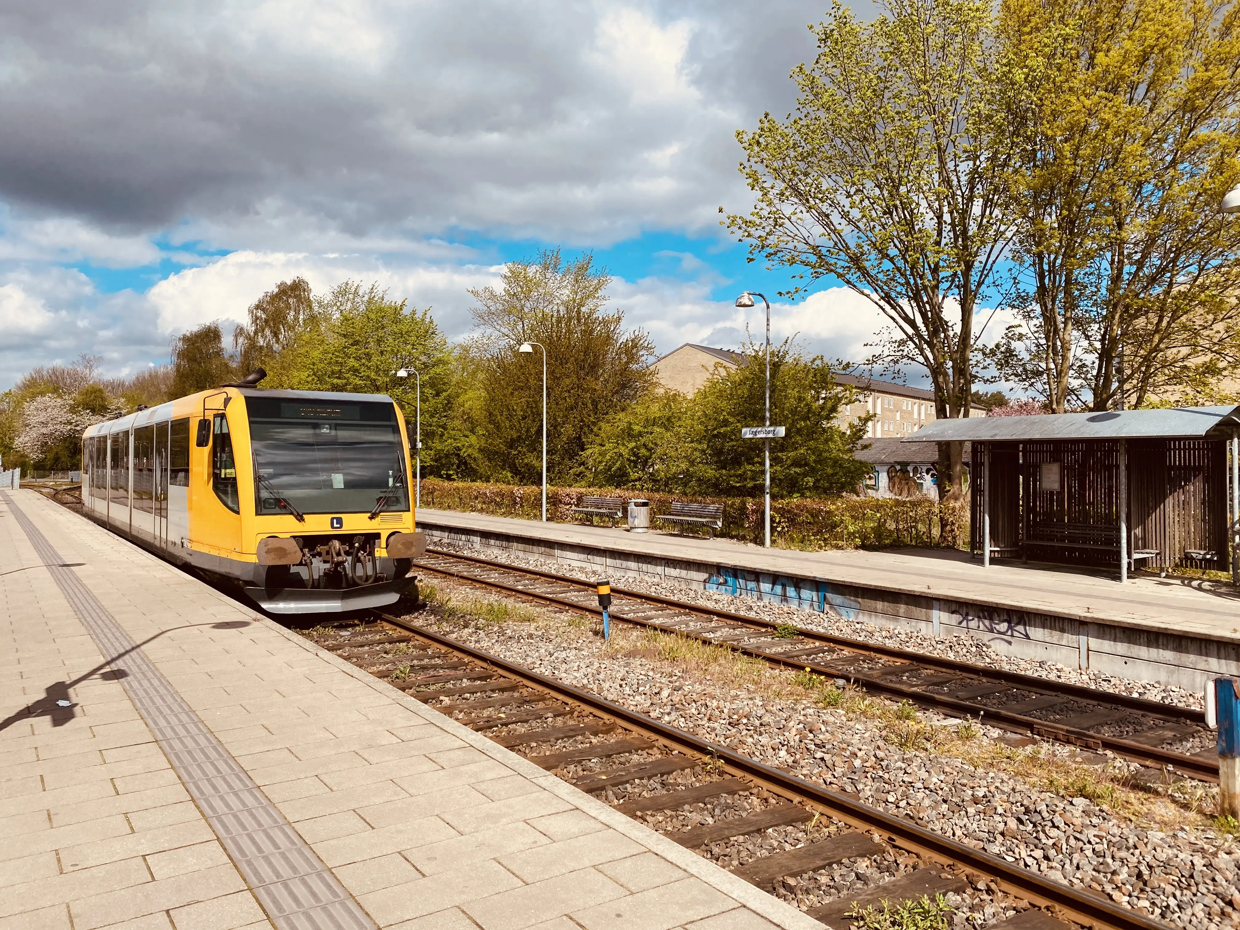 Billede af LNJ Lm 23 ud for Jægersborg Lokalbane Station. Billede af LNJ Lm 23 ud for Jægersborg Lokalbane Station.