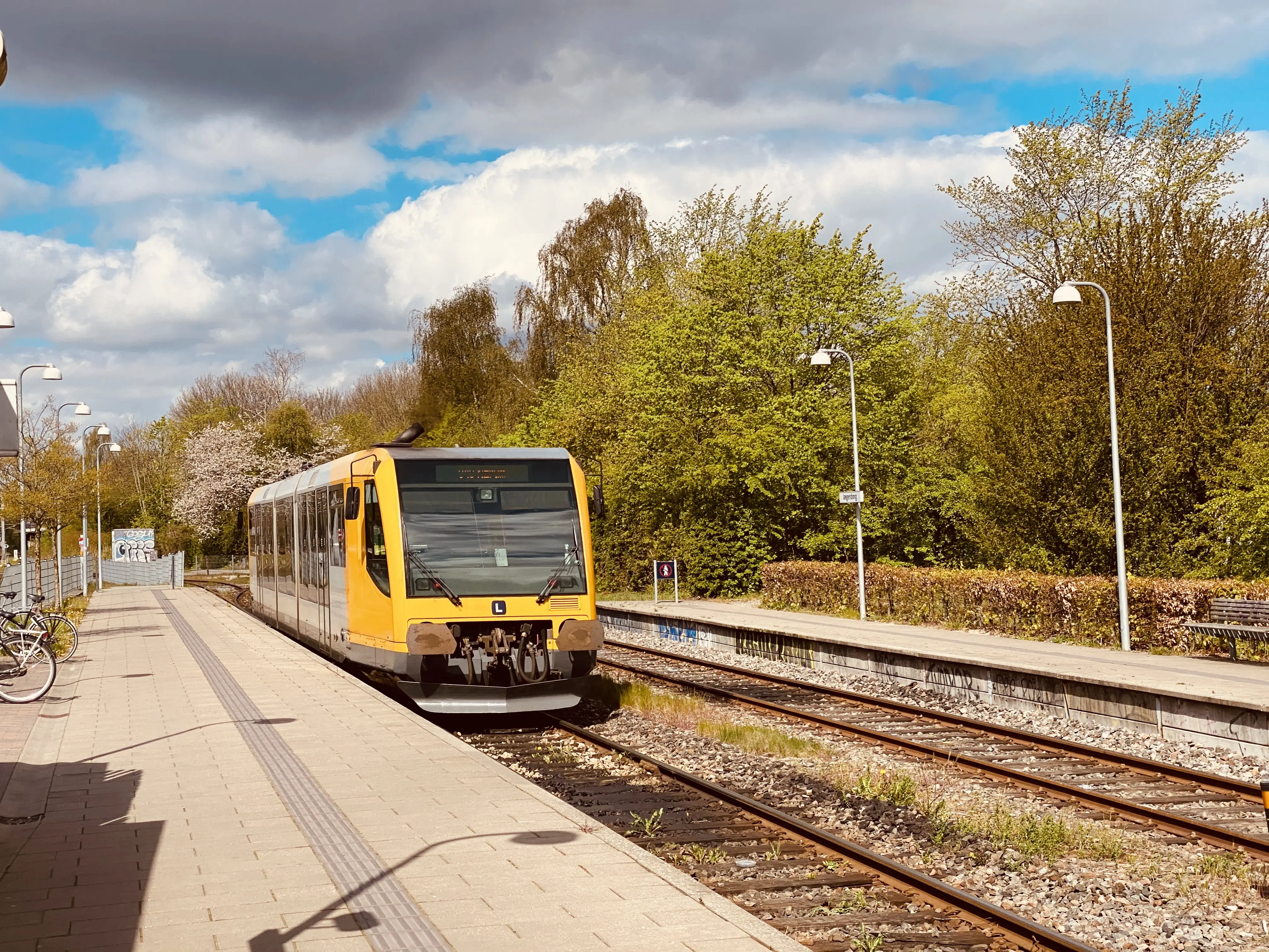 Billede af LNJ Lm 23 ud for Jægersborg Lokalbane Station. Billede af LNJ Lm 23 ud for Jægersborg Lokalbane Station.